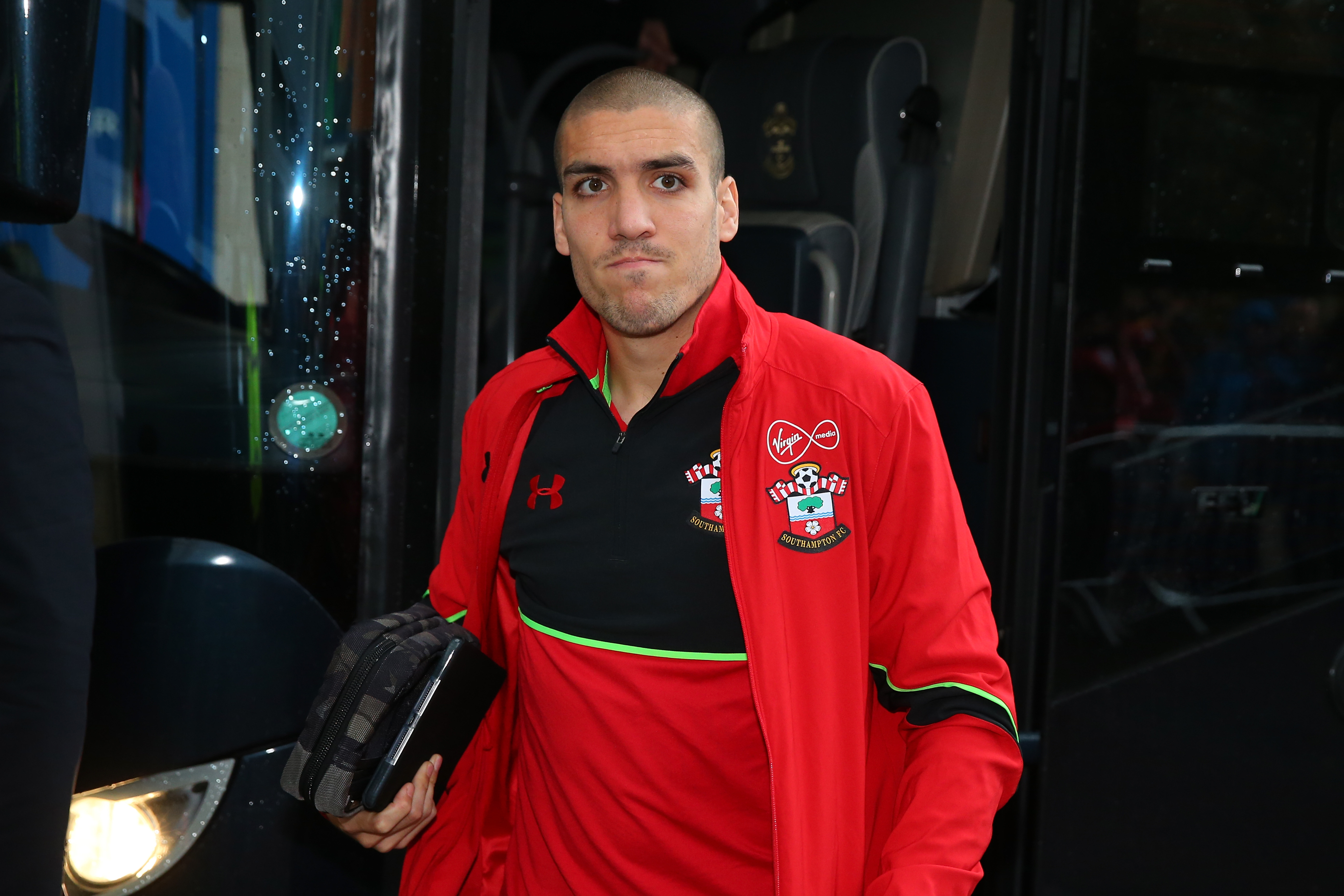 HULL, ENGLAND - NOVEMBER 06:  Oriol Romeu of Southampton arrives prior to the Premier League match between Hull City and Southampton at KC Stadium on November 6, 2016 in Hull, England.  (Photo by Alex Livesey/Getty Images)