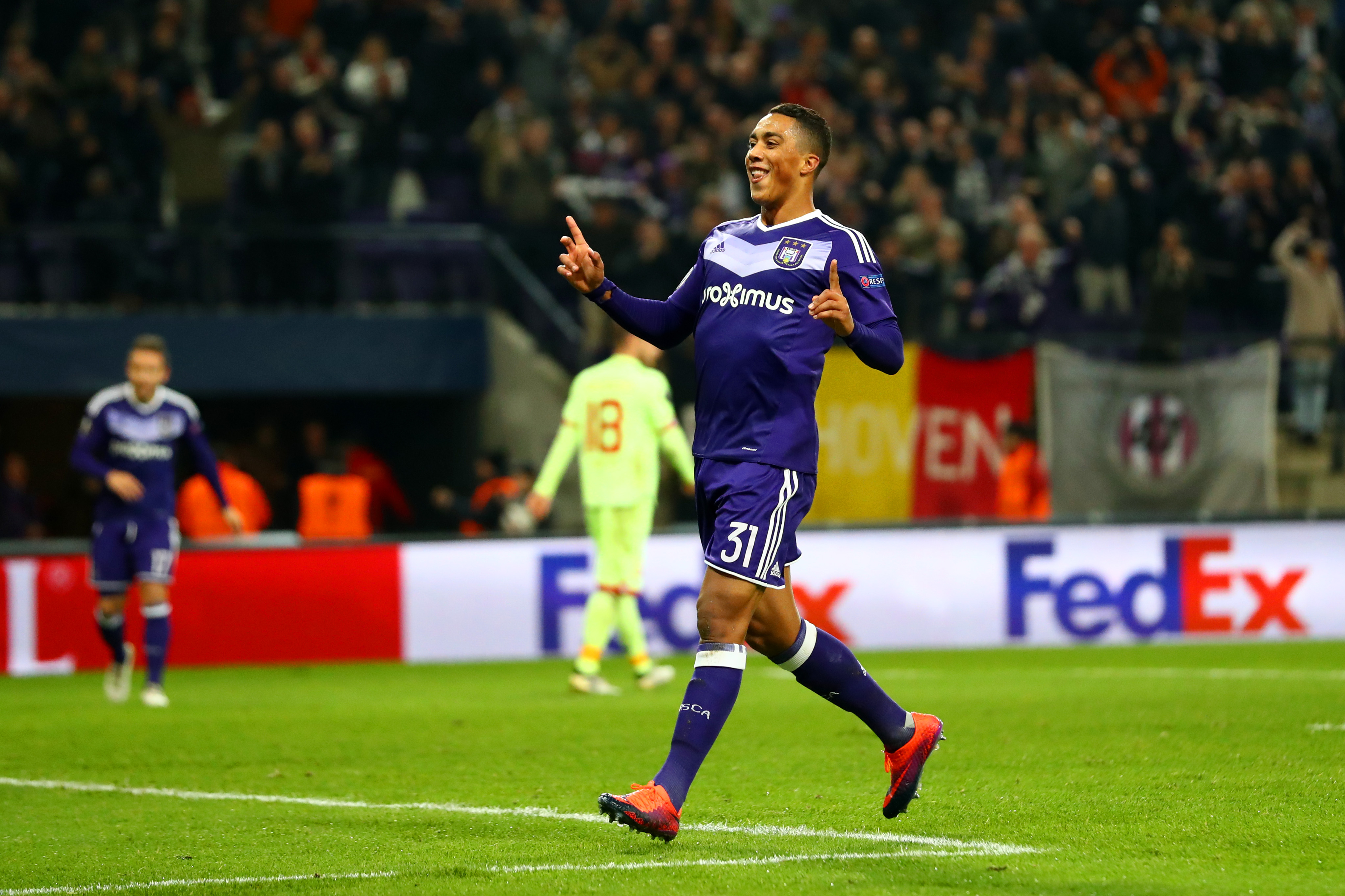 BRUSSELS, BELGIUM - NOVEMBER 03:  Youri Tielemans of RSC Anderlecht celebrates after scoring his team's thirkd goal during the UEFA Europa League Group C match between RSC Anderlecht and 1. FSV Mainz 05 at Constant Vanden Stock Stadium on November 3, 2016 in Brussels, Belgium.  (Photo by Dean Mouhtaropoulos/Getty Images)
