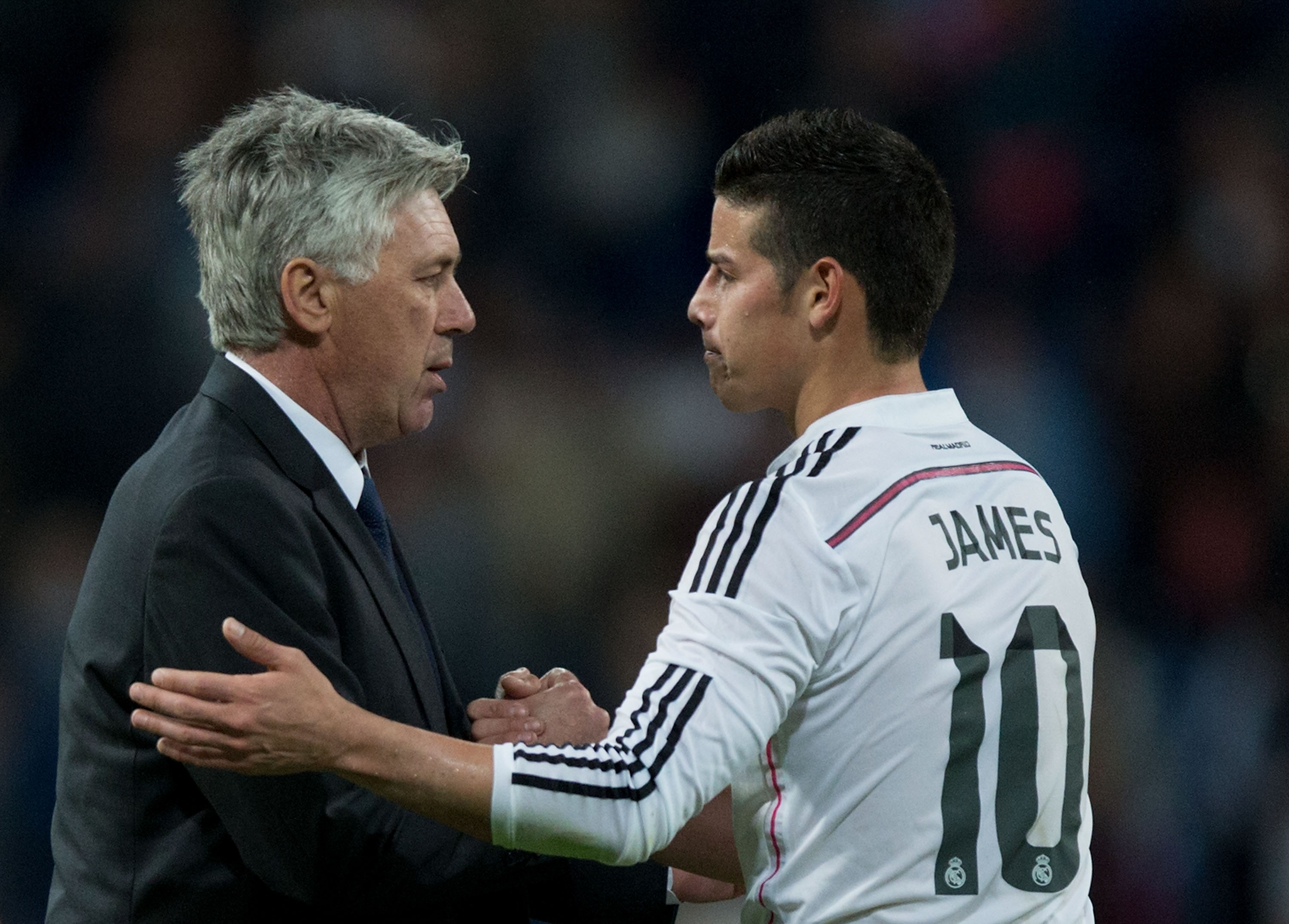 MADRID, SPAIN - APRIL 18: Head coach Carlo Ancelotti (L) of Real Madrid CF shakes hands with his player James Rodriguez (R) after the La Liga match between Real Madrid CF and Malaga CF at Estadio Santiago Bernabeu on April 18, 2015 in Madrid, Spain.  (Photo by Gonzalo Arroyo Moreno/Getty Images)