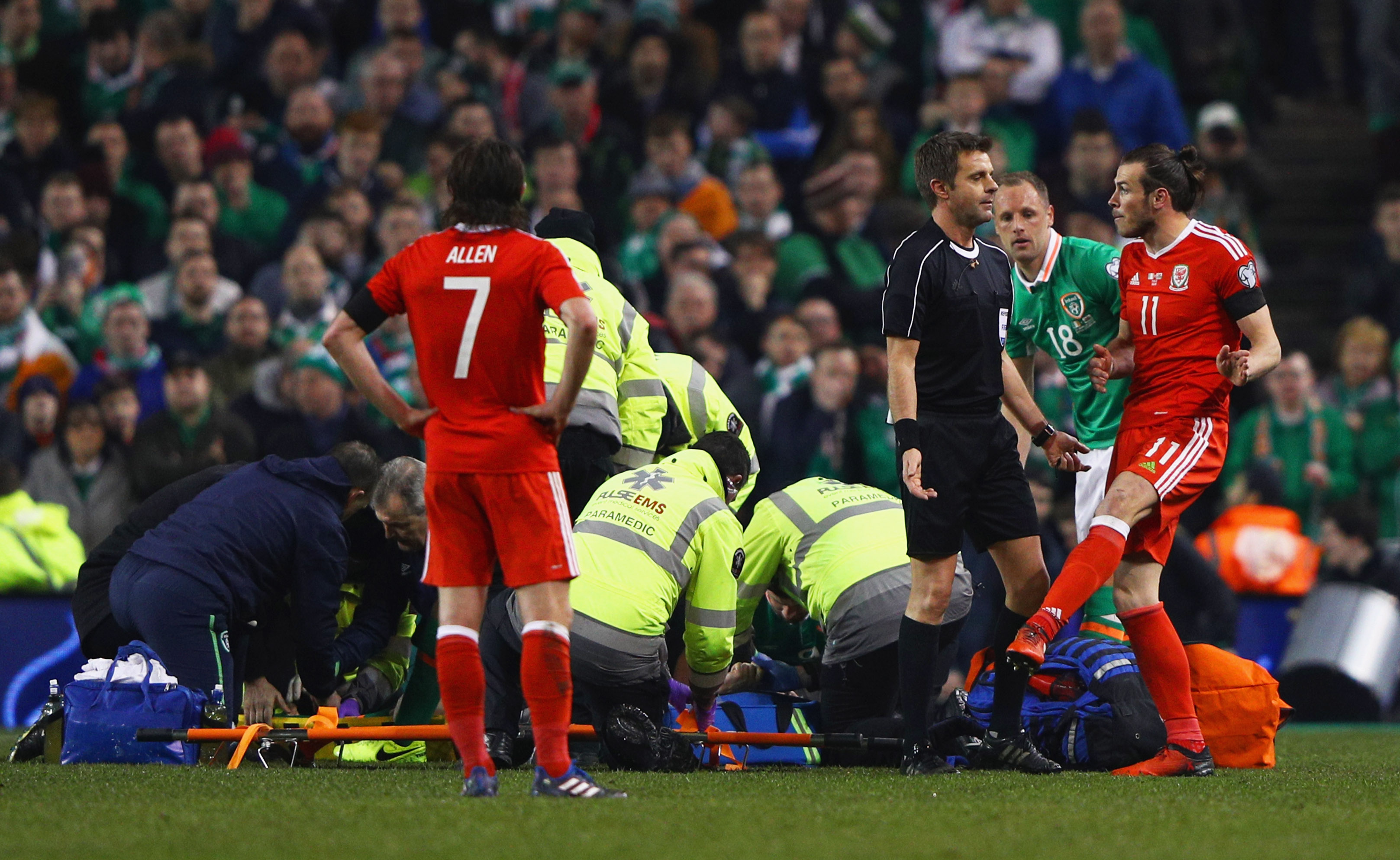 DUBLIN, IRELAND - MARCH 24:  Gareth Bale of Wales (11) reacts towards referee Nicola Rizzoli as an injured Seamus Coleman of the Republic of Ireland is gven treatment during the FIFA 2018 World Cup Qualifier between Republic of Ireland and Wales at Aviva Stadium on March 24, 2017 in Dublin, Ireland.  (Photo by Ian Walton/Getty Images)