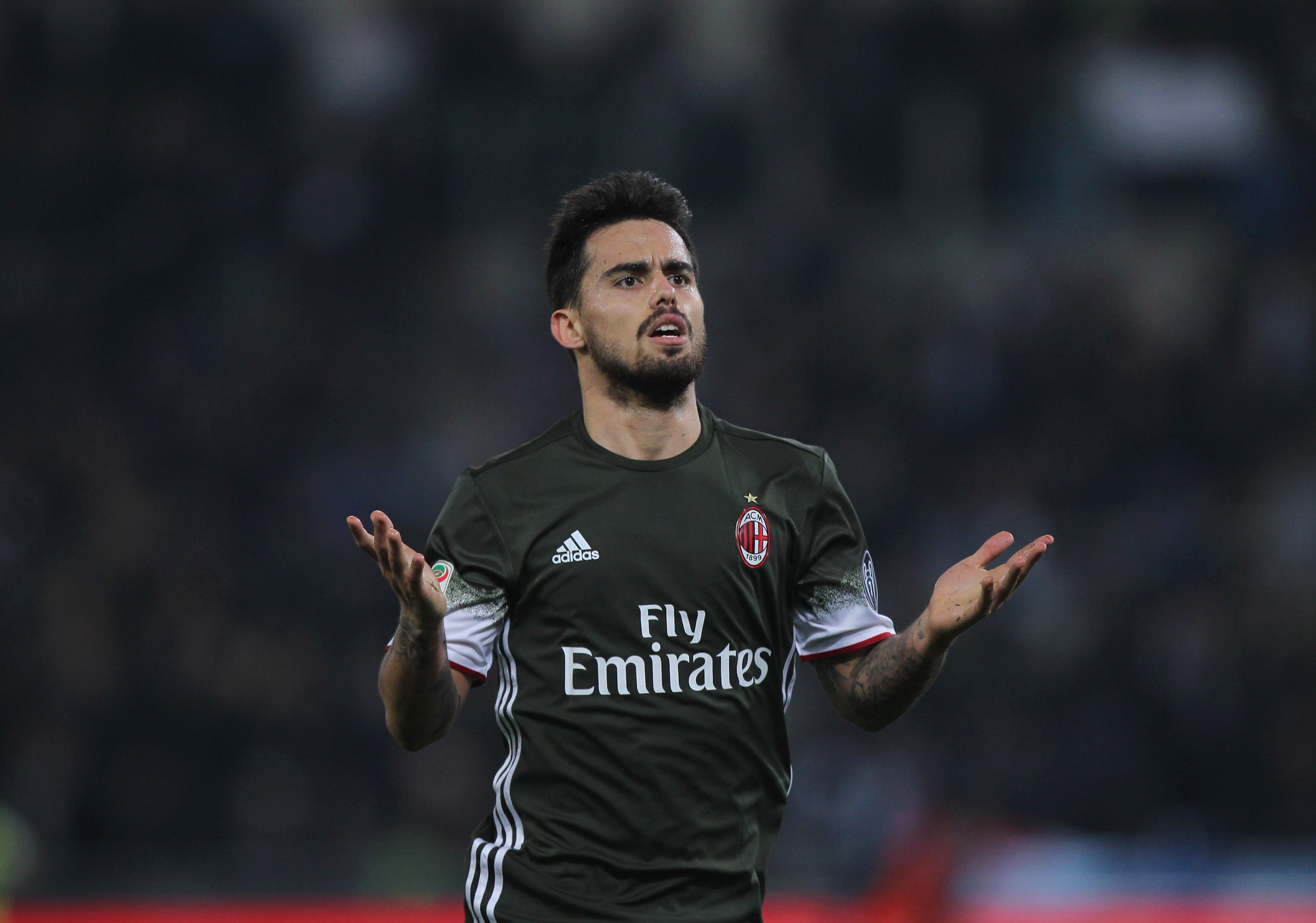 ROME, ITALY - FEBRUARY 13:  Fernandez Suso of AC Milan celebrates after scoring the team's first goal during the Serie A match between SS Lazio and AC Milan at Stadio Olimpico on February 13, 2017 in Rome, Italy.  (Photo by Paolo Bruno/Getty Images)