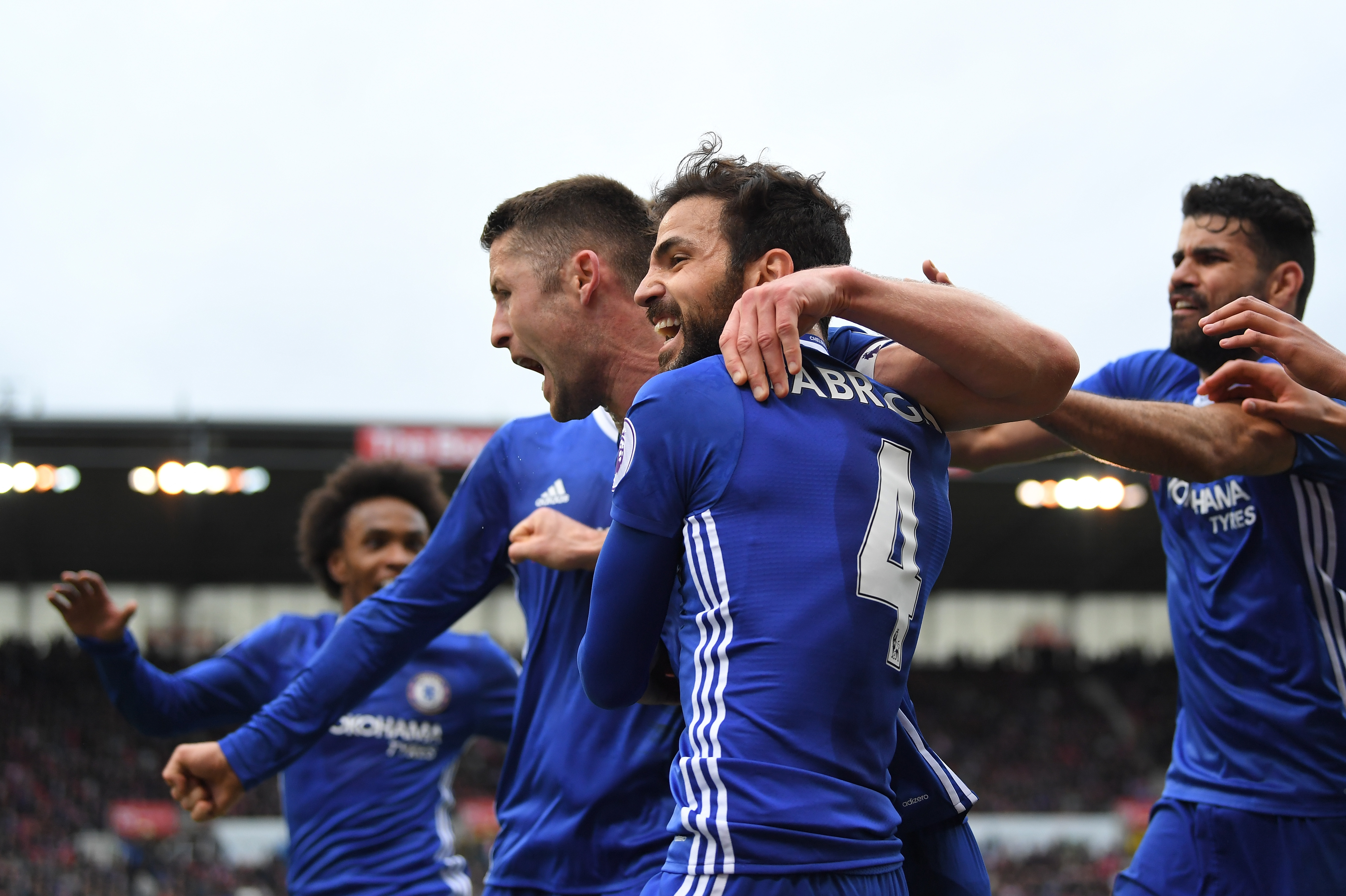 STOKE ON TRENT, ENGLAND - MARCH 18:  Gary Cahill of Chelsea celebrates scoring his sides second goal with his Chelsea team mates during the Premier League match between Stoke City and Chelsea at Bet365 Stadium on March 18, 2017 in Stoke on Trent, England.  (Photo by Laurence Griffiths/Getty Images)
