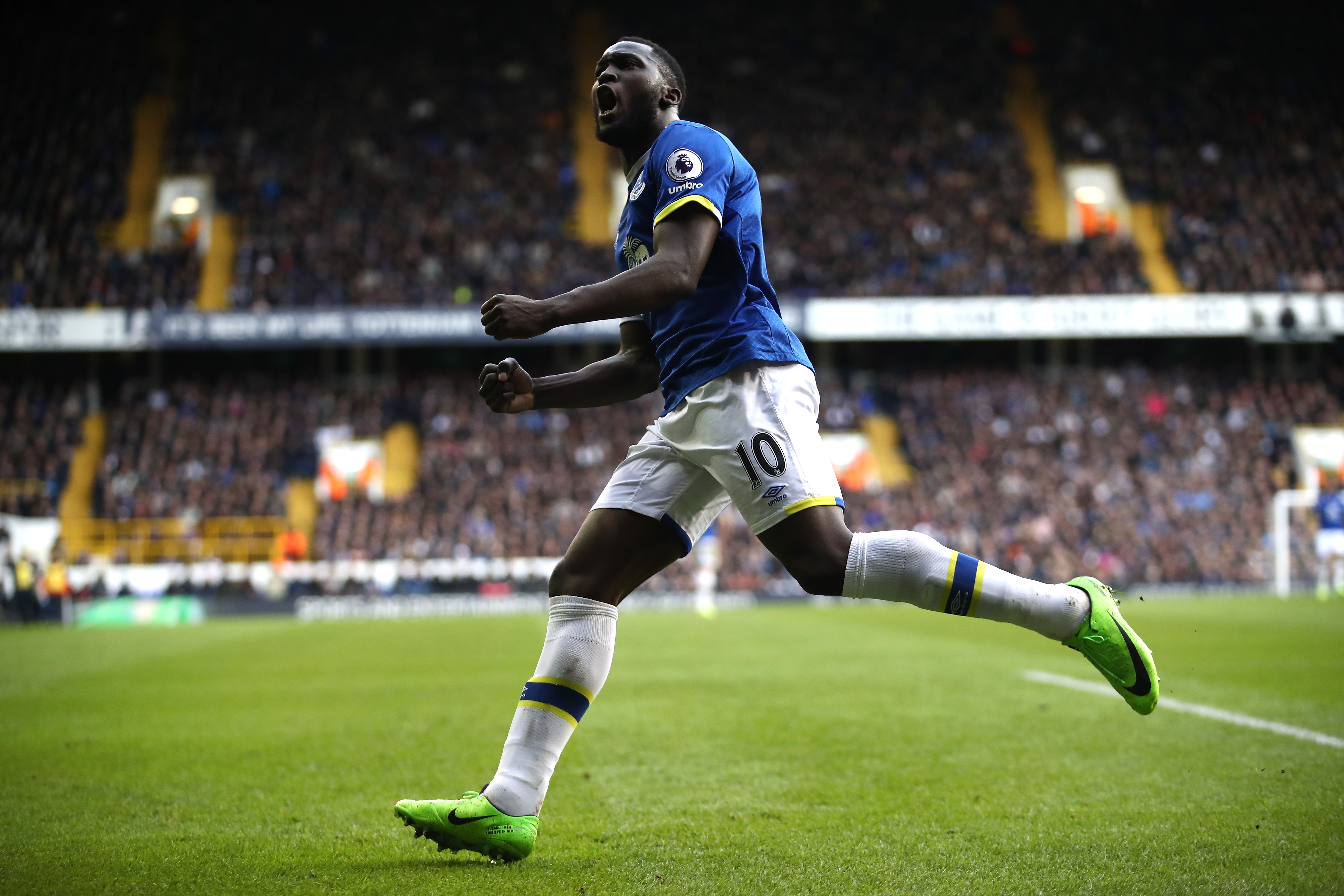 LONDON, ENGLAND - MARCH 05:  Romelu Lukaku of Everton celebrates after he scores his sides first goal during the Premier League match between Tottenham Hotspur and Everton at White Hart Lane on March 5, 2017 in London, England.  (Photo by Julian Finney/Getty Images)