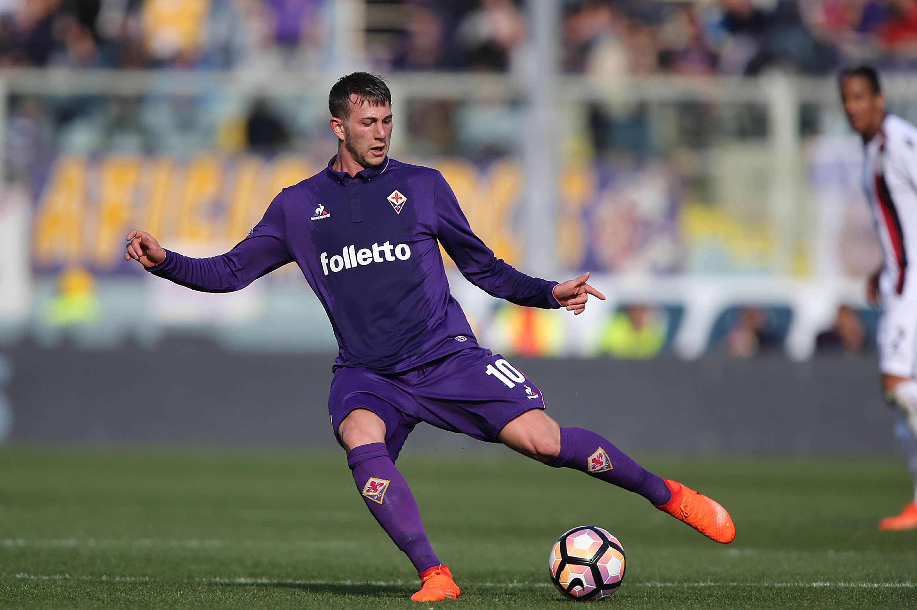 FLORENCE, ITALY - MARCH 12: Federico Bernardeschi of ACF Fiorentina in action during the Serie A match between ACF Fiorentina and Cagliari Calcio at Stadio Artemio Franchi on March 12, 2017 in Florence, Italy.  (Photo by Gabriele Maltinti/Getty Images)