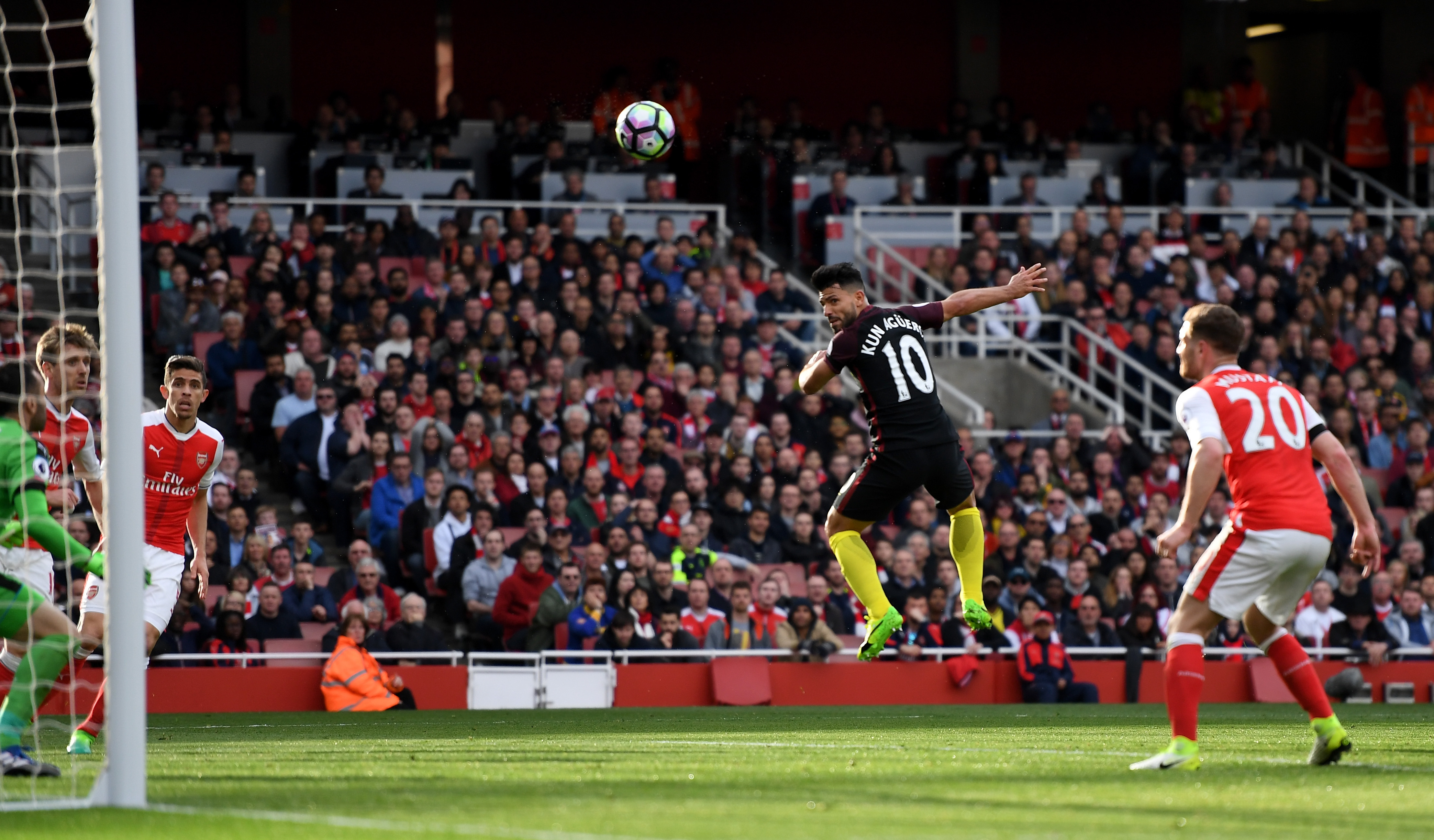 LONDON, ENGLAND - APRIL 02: Sergio Aguero of Manchester City heads towards goal during the Premier League match between Arsenal and Manchester City at Emirates Stadium on April 2, 2017 in London, England.  (Photo by Mike Hewitt/Getty Images)