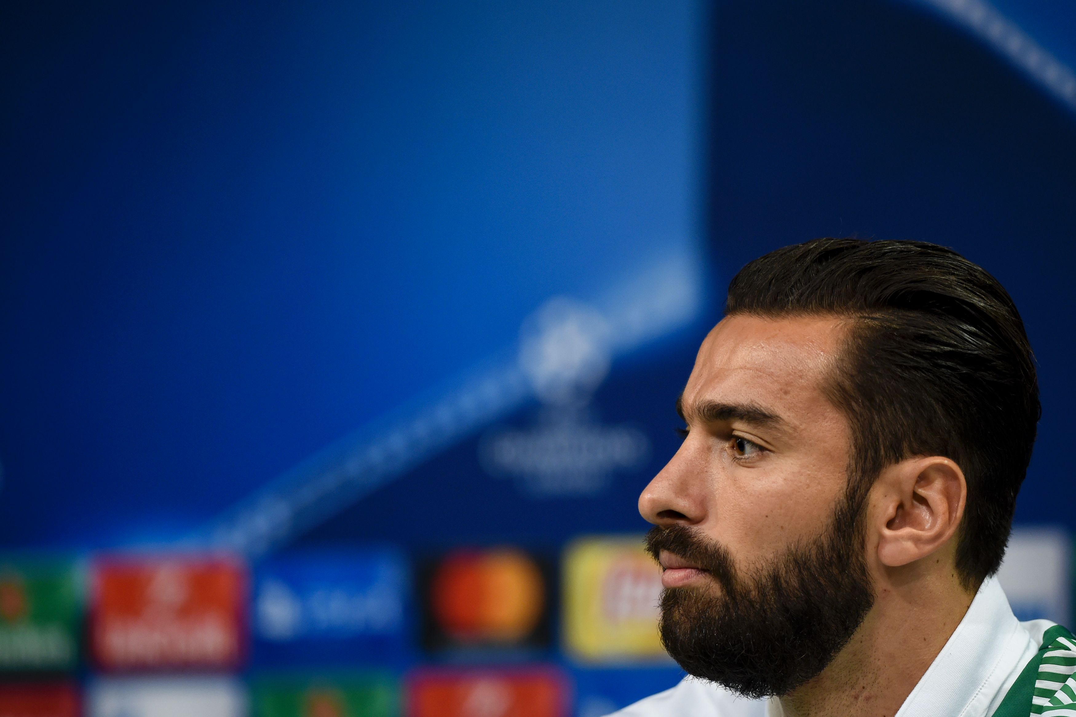 Sporting's goalkeeper Rui Patricio attends a press conference at Alvalade stadium in Lisbon on November 21, 2016, on the eve of the UEFA Champions League group F football match Sporting CP vs Real Madrid.  / AFP / PATRICIA DE MELO MOREIRA        (Photo credit should read PATRICIA DE MELO MOREIRA/AFP/Getty Images)