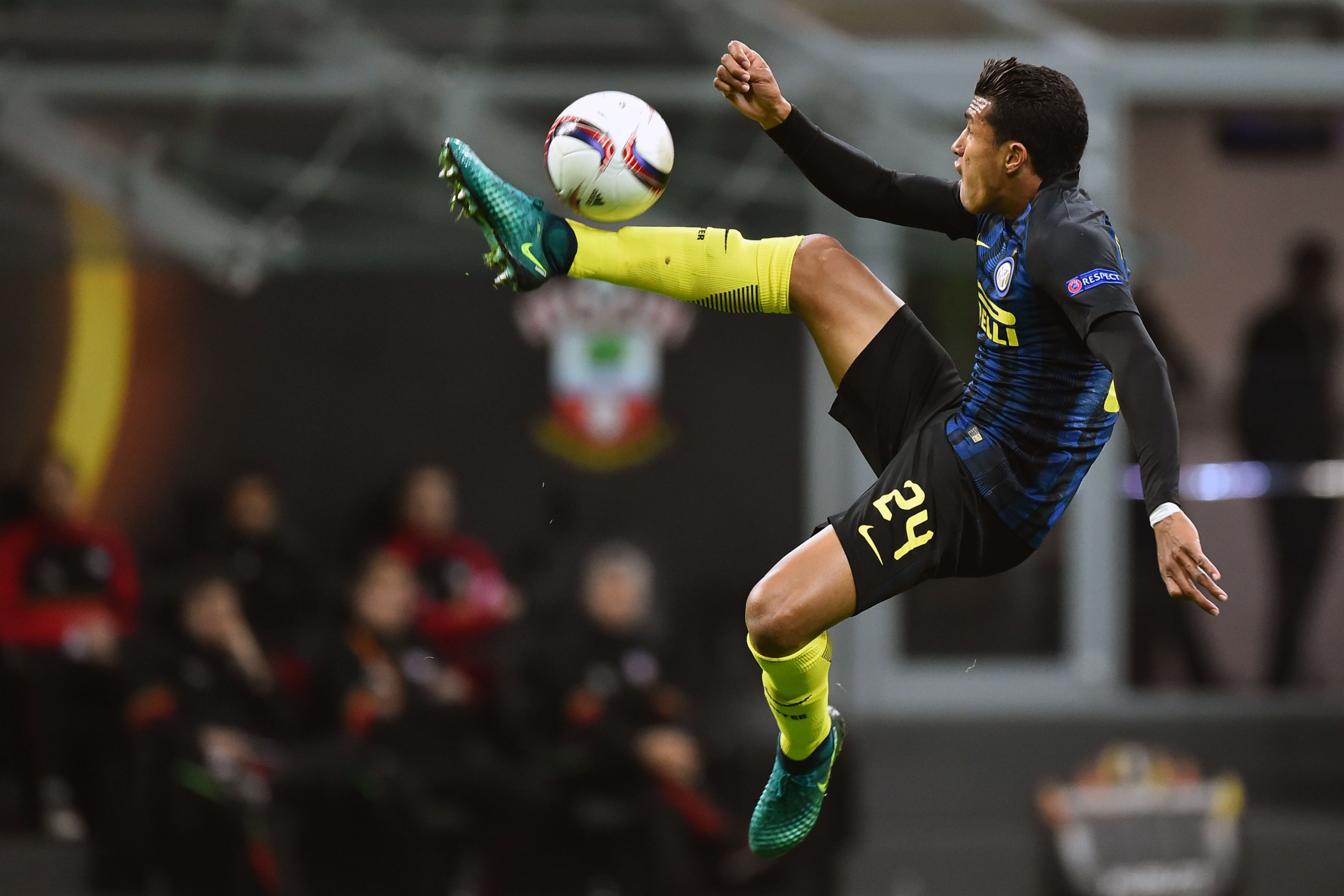 Inter Milan's Colombian defenderJeison Murillo controls the ball during the Europa League football match between Inter Milan and Southampton  on October 20, 2016 at the San Siro Stadium in Milan.  / AFP / GIUSEPPE CACACE        (Photo credit should read GIUSEPPE CACACE/AFP/Getty Images)