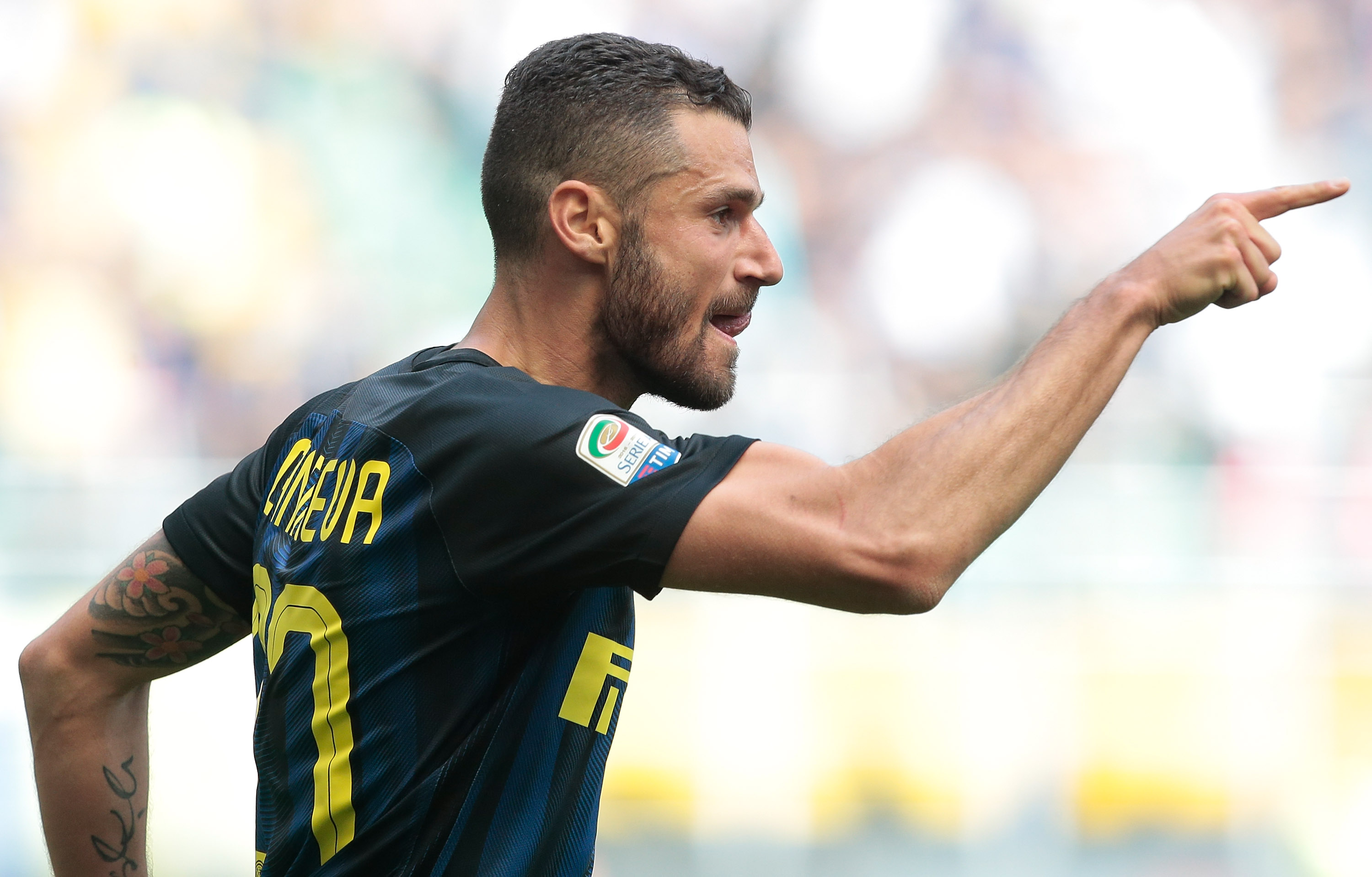 MILAN, ITALY - APRIL 15:  Antonio Candreva of FC Internazionale Milano celebrates after scoring the opening goal during the Serie A match between FC Internazionale and AC Milan at Stadio Giuseppe Meazza on April 15, 2017 in Milan, Italy.  (Photo by Emilio Andreoli/Getty Images )