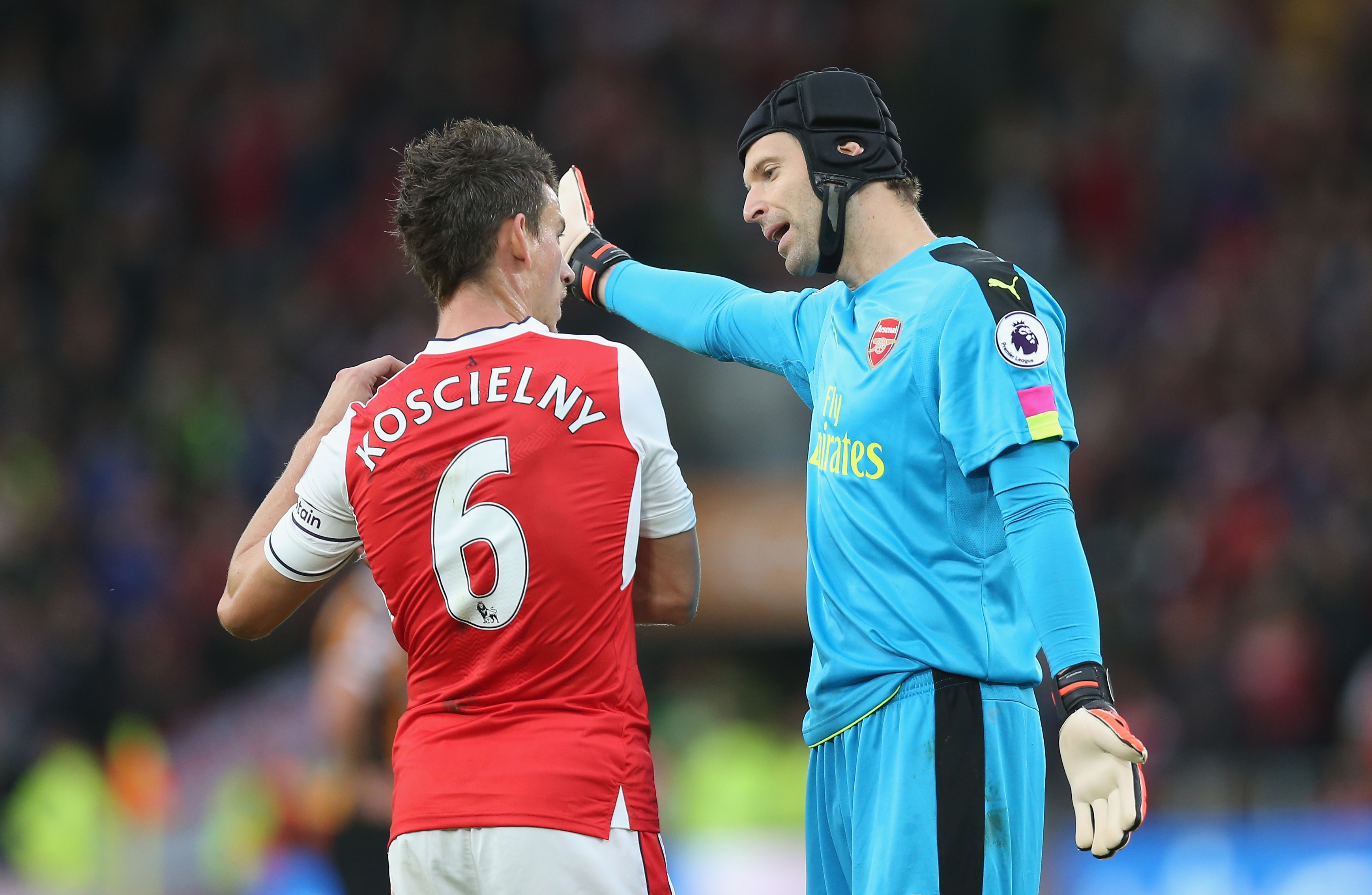 HULL, ENGLAND - SEPTEMBER 17: Laurent Koscielny of Arsenal (L) and Petr Cech of Arsenal (R) speak  during the Premier League match between Hull City and Arsenal at KCOM Stadium on September 17, 2016 in Hull, England.  (Photo by Alex Morton/Getty Images)