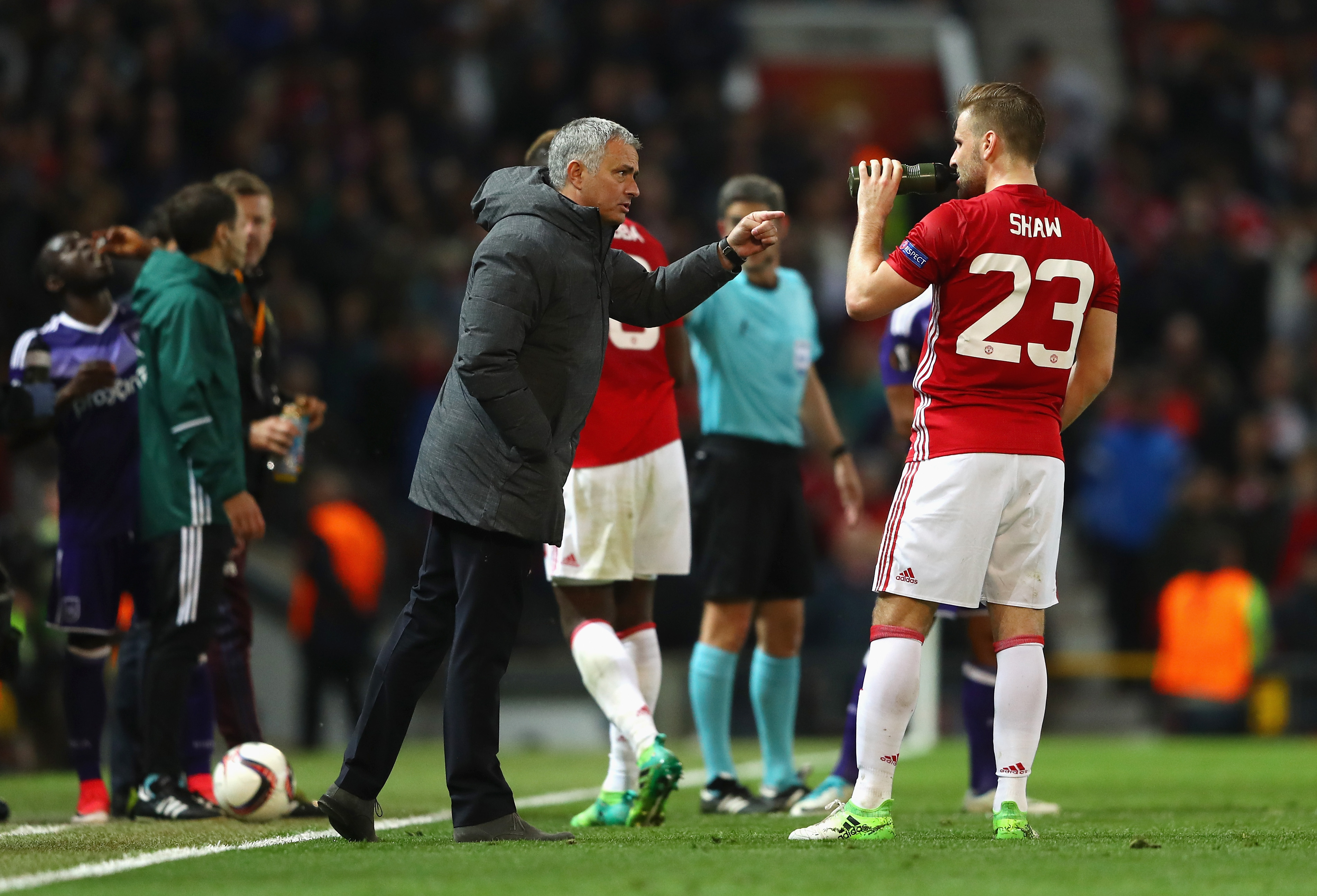 MANCHESTER, ENGLAND - APRIL 20:  Jose Mourinho manager of Manchester United gives Luke Shaw of Manchester United instructions during the UEFA Europa League quarter final second leg match between Manchester United and RSC Anderlecht at Old Trafford on April 20, 2017 in Manchester, United Kingdom.  (Photo by Michael Steele/Getty Images)