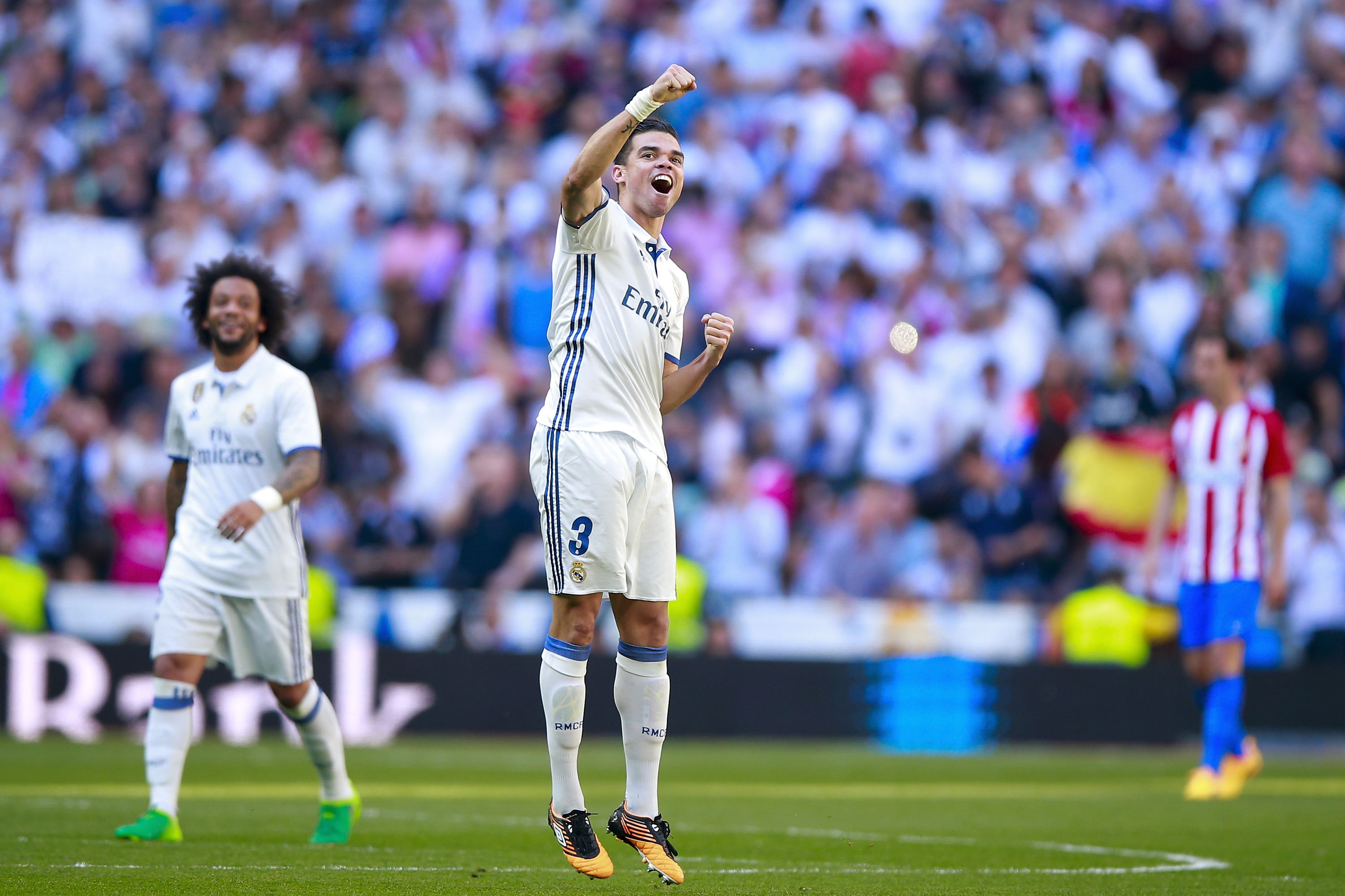 MADRID, SPAIN - APRIL 08: Pepe of Real Madrid CF celebrates scoring their opening goal during the La Liga match between Real Madrid CF and Club Atletico de Madrid at Estadio Santiago Bernabeu on April 8, 2017 in Madrid, Spain.  (Photo by Gonzalo Arroyo Moreno/Getty Images)
