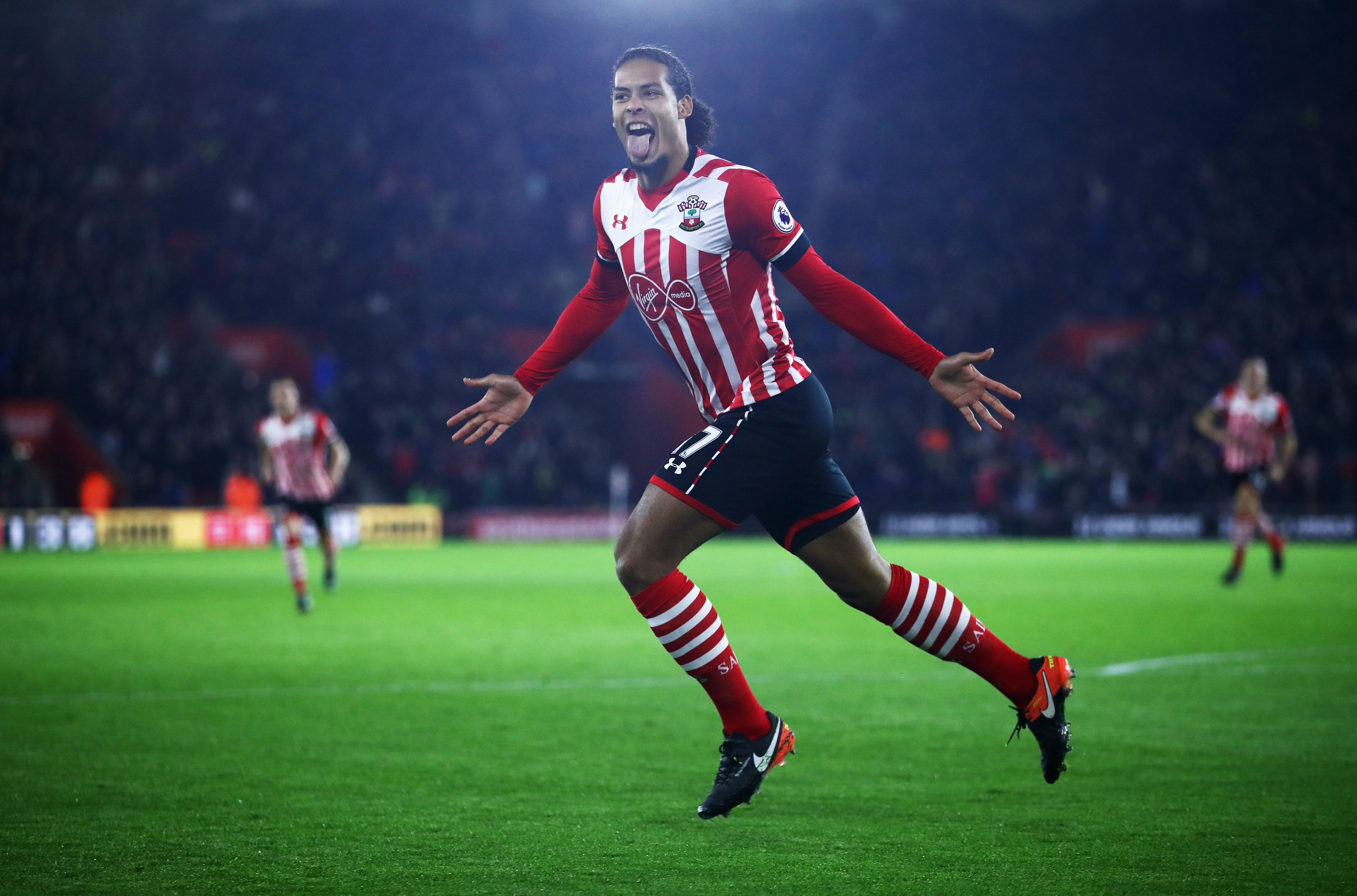 SOUTHAMPTON, ENGLAND - DECEMBER 28:  Virgil van Dijk of Southampton celebrates as he scores their first goal during the Premier League match between Southampton and Tottenham Hotspur at St Mary's Stadium on December 28, 2016 in Southampton, England.  (Photo by Julian Finney/Getty Images)