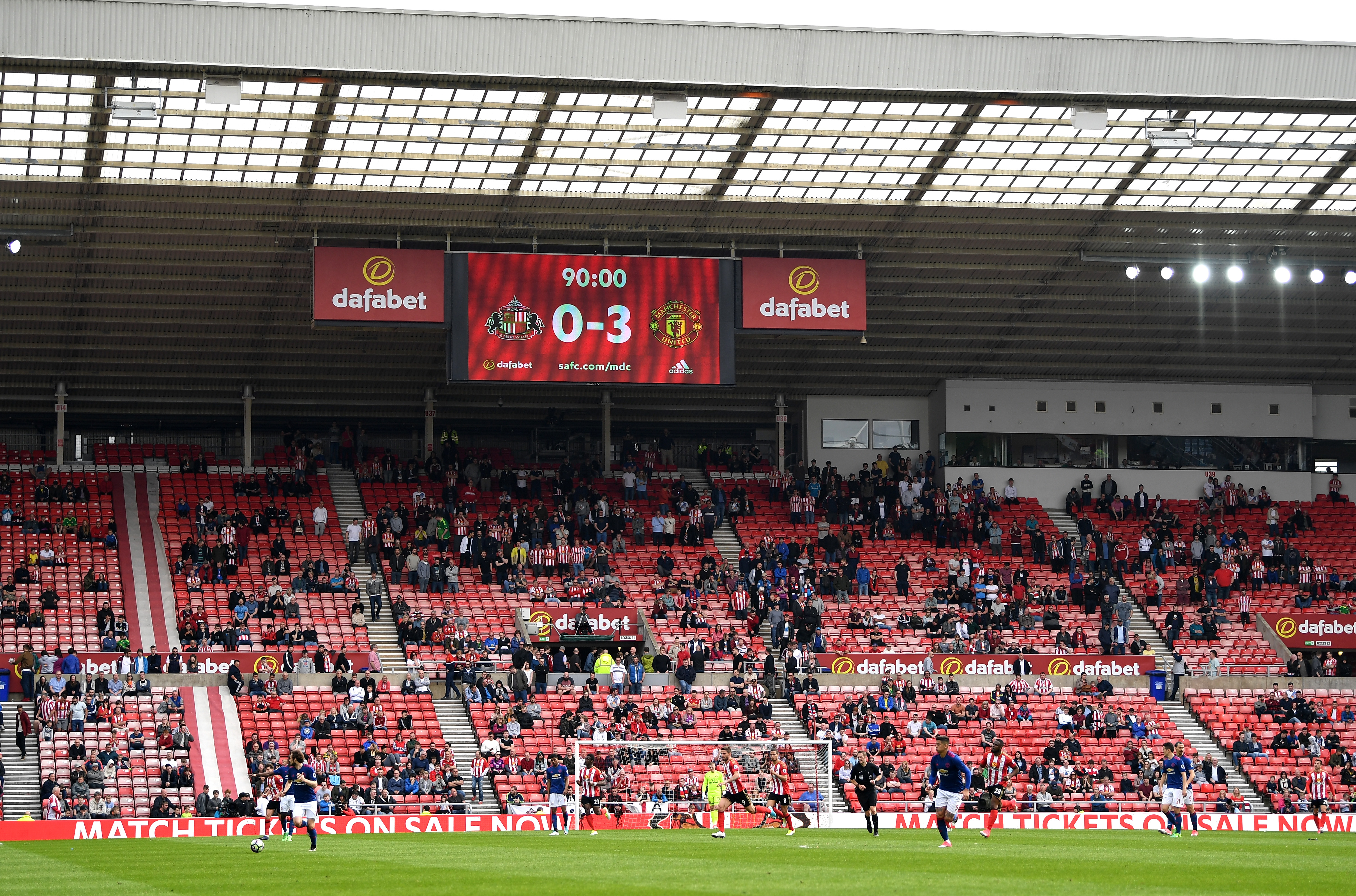 SUNDERLAND, ENGLAND - APRIL 09: A general view showing the final score and empty seats during the Premier League match between Sunderland and Manchester United at Stadium of Light on April 9, 2017 in Sunderland, England.  (Photo by Shaun Botterill/Getty Images)