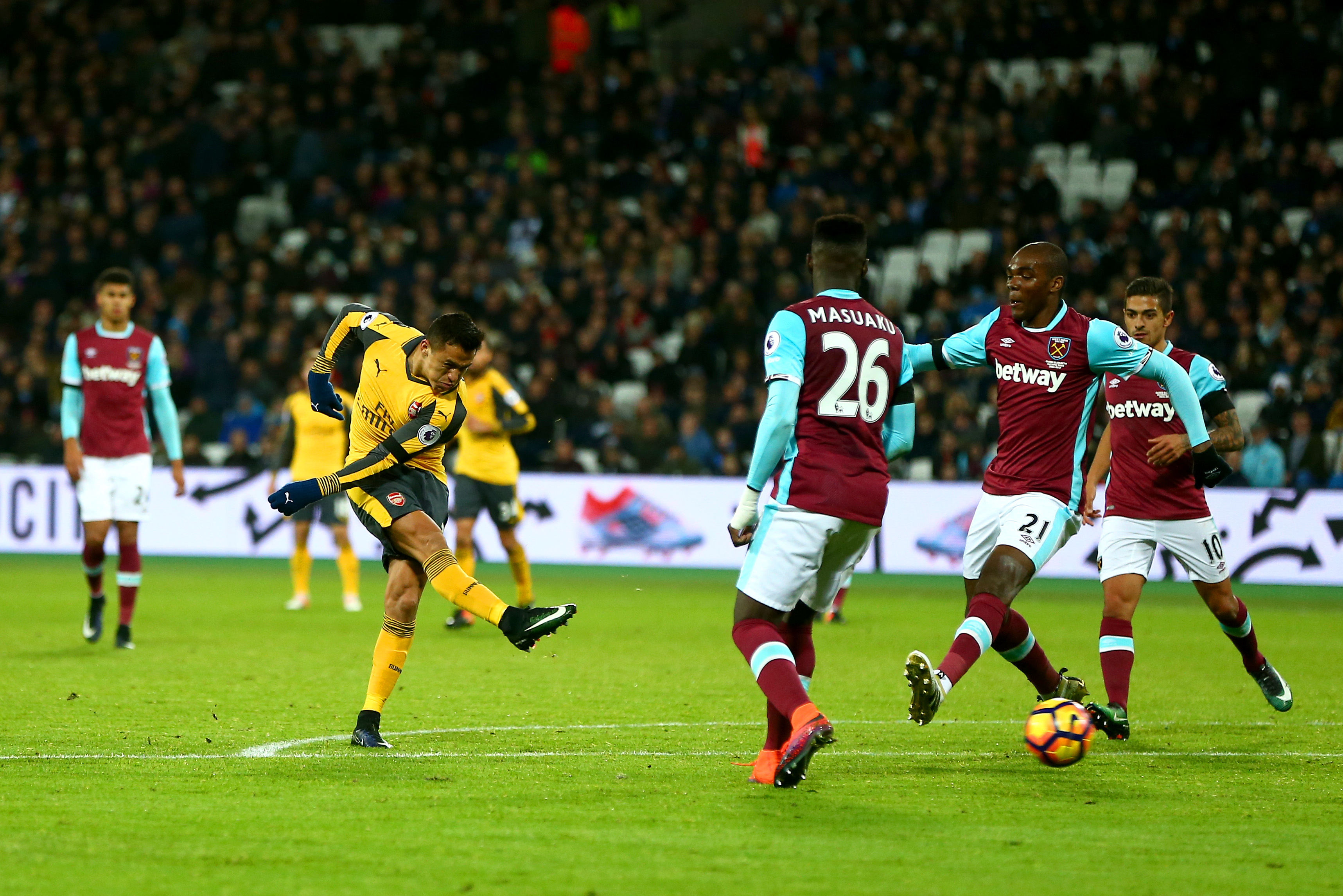 LONDON, ENGLAND - DECEMBER 03:  Alexis Sanchez of Arsenal scores their third goal during the Premier League match between West Ham United and Arsenal at London Stadium on December 3, 2016 in London, England.  (Photo by Jordan Mansfield/Getty Images)