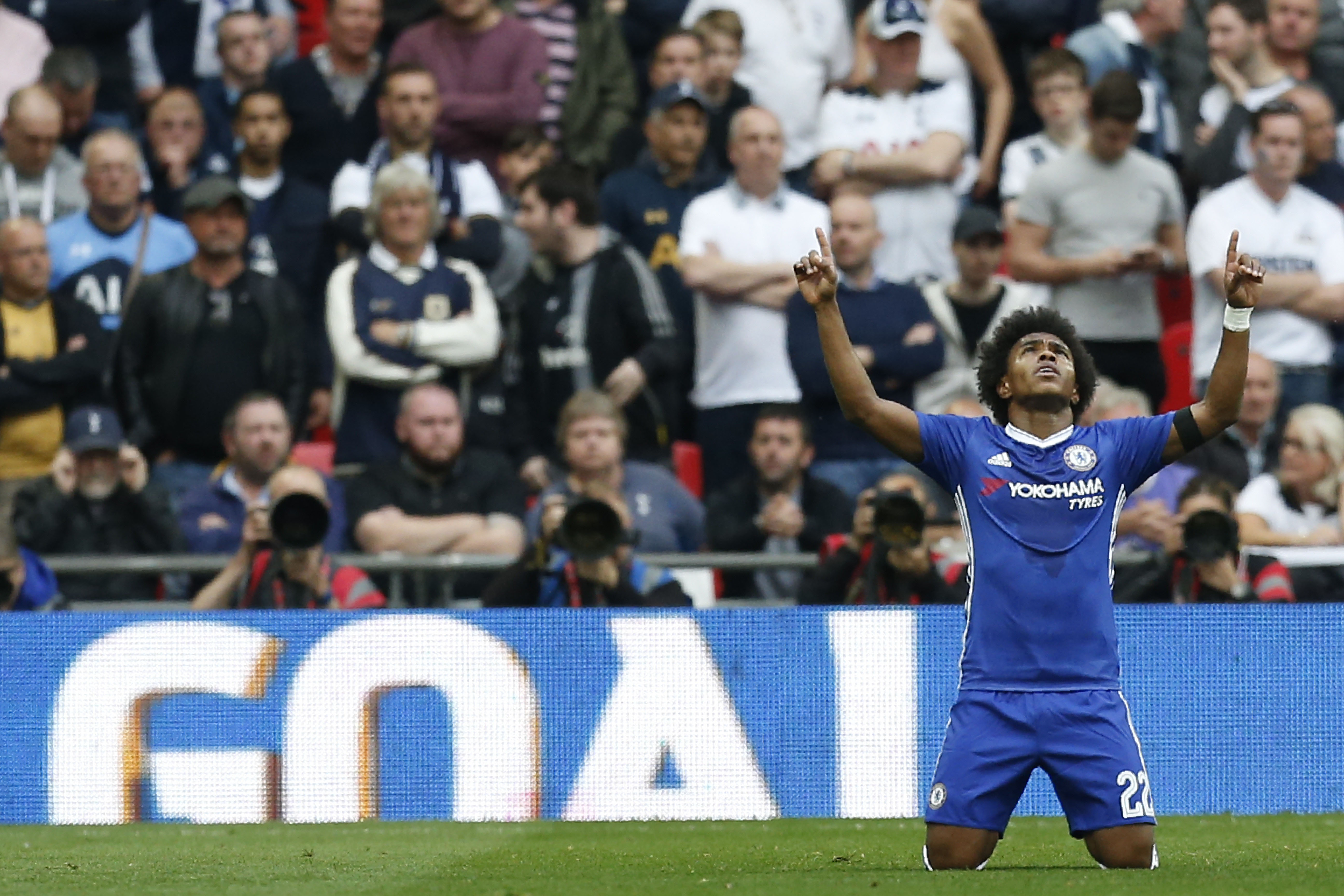 Chelsea's Brazilian midfielder Willian celebrates his goal during the FA Cup semi-final football match between Tottenham Hotspur and Chelsea at Wembley stadium in London on April 22, 2017. / AFP PHOTO / Ian KINGTON / NOT FOR MARKETING OR ADVERTISING USE / RESTRICTED TO EDITORIAL USE
        (Photo credit should read IAN KINGTON/AFP/Getty Images)