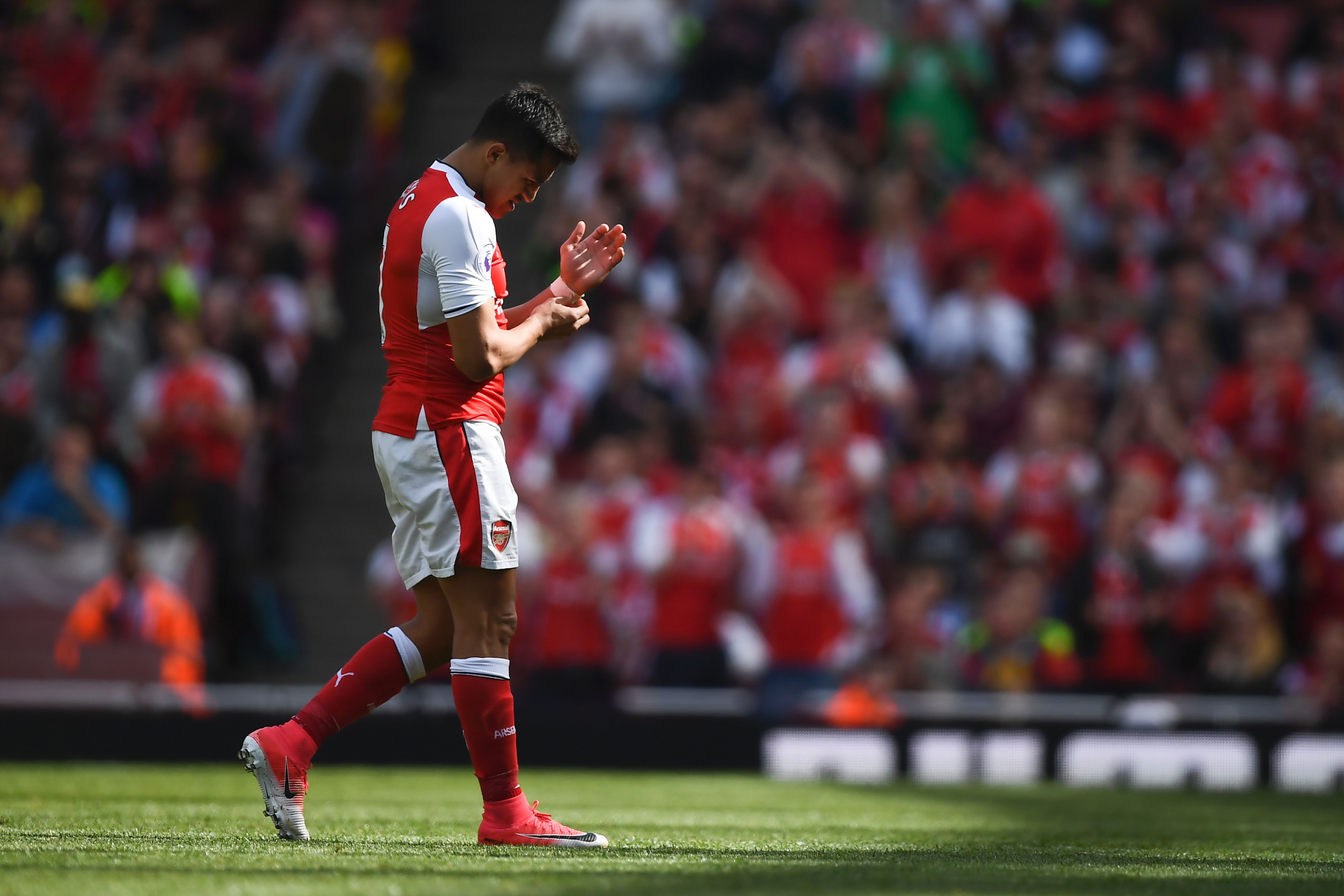 Arsenal's Chilean striker Alexis Sanchez leaves the pitch during the English Premier League football match between Arsenal and Everton at the Emirates Stadium in London on May 21, 2017.  / AFP PHOTO / Justin TALLIS / RESTRICTED TO EDITORIAL USE. No use with unauthorized audio, video, data, fixture lists, club/league logos or 'live' services. Online in-match use limited to 75 images, no video emulation. No use in betting, games or single club/league/player publications.  /         (Photo credit should read JUSTIN TALLIS/AFP/Getty Images)