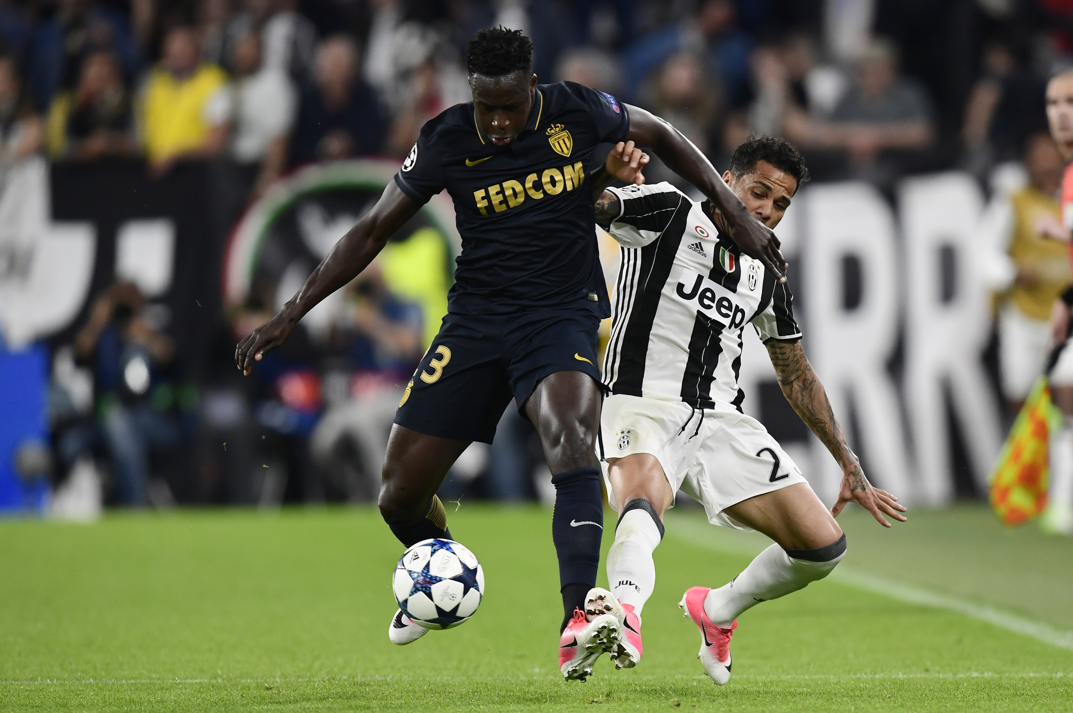 Monaco's French defender Benjamin Mendy (L) vies with Juventus Defender from Brazil Dani Alves during the UEFA Champions League semi final second leg football match Juventus vs Monaco, on May 9, 2017 at the Juventus stadium in Turin.  / AFP PHOTO / Miguel MEDINA        (Photo credit should read MIGUEL MEDINA/AFP/Getty Images)