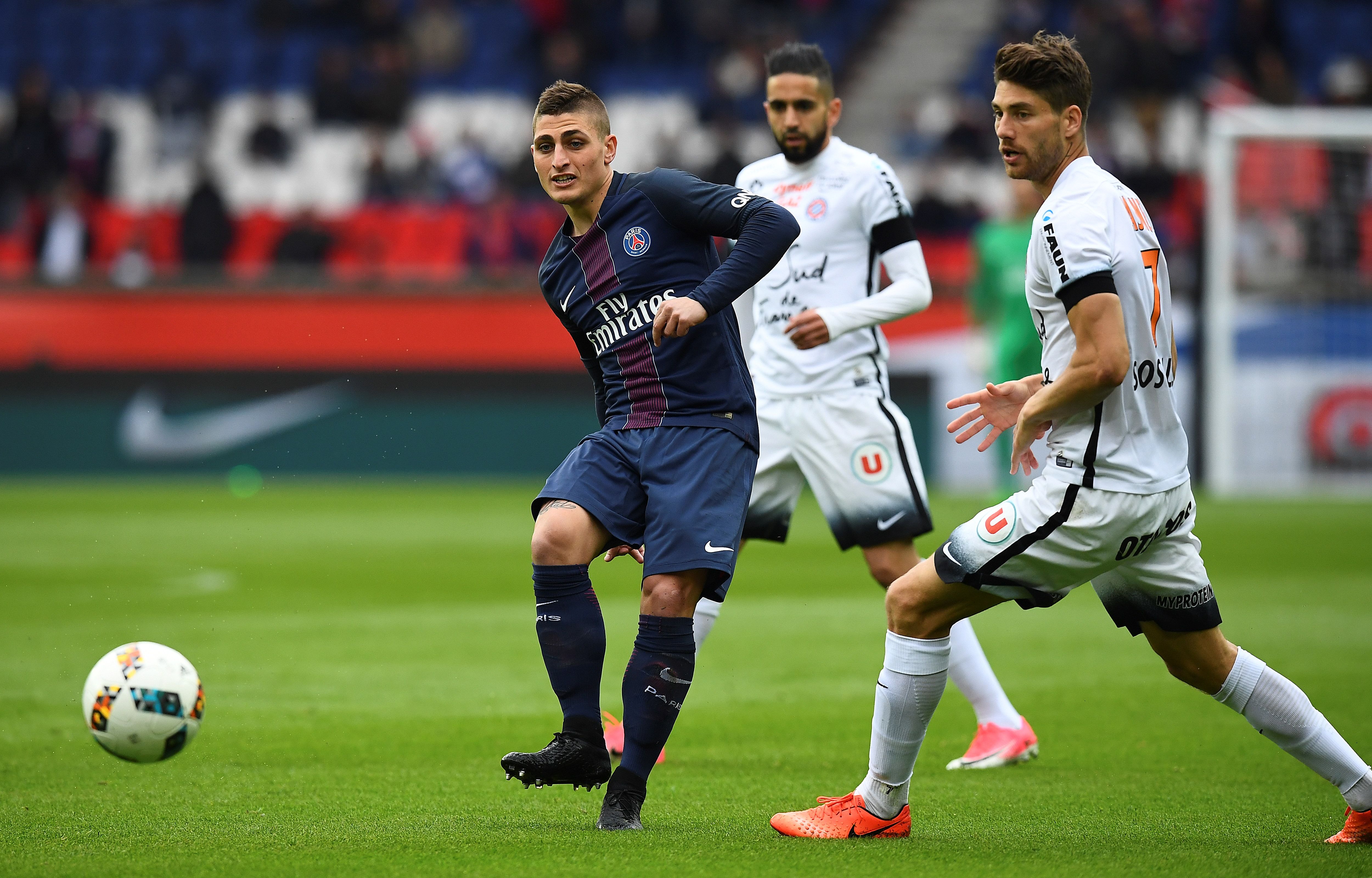 Paris Saint-Germain's Italian midfielder Marco Verratti (L) passes the ball next to Montpellier's French midfielder Paul Lasne during the French L1 football match between Paris Saint-Germain vs Montpellier at the Parc des Princes stadium in Paris on April 22, 2017.   / AFP PHOTO / FRANCK FIFE        (Photo credit should read FRANCK FIFE/AFP/Getty Images)