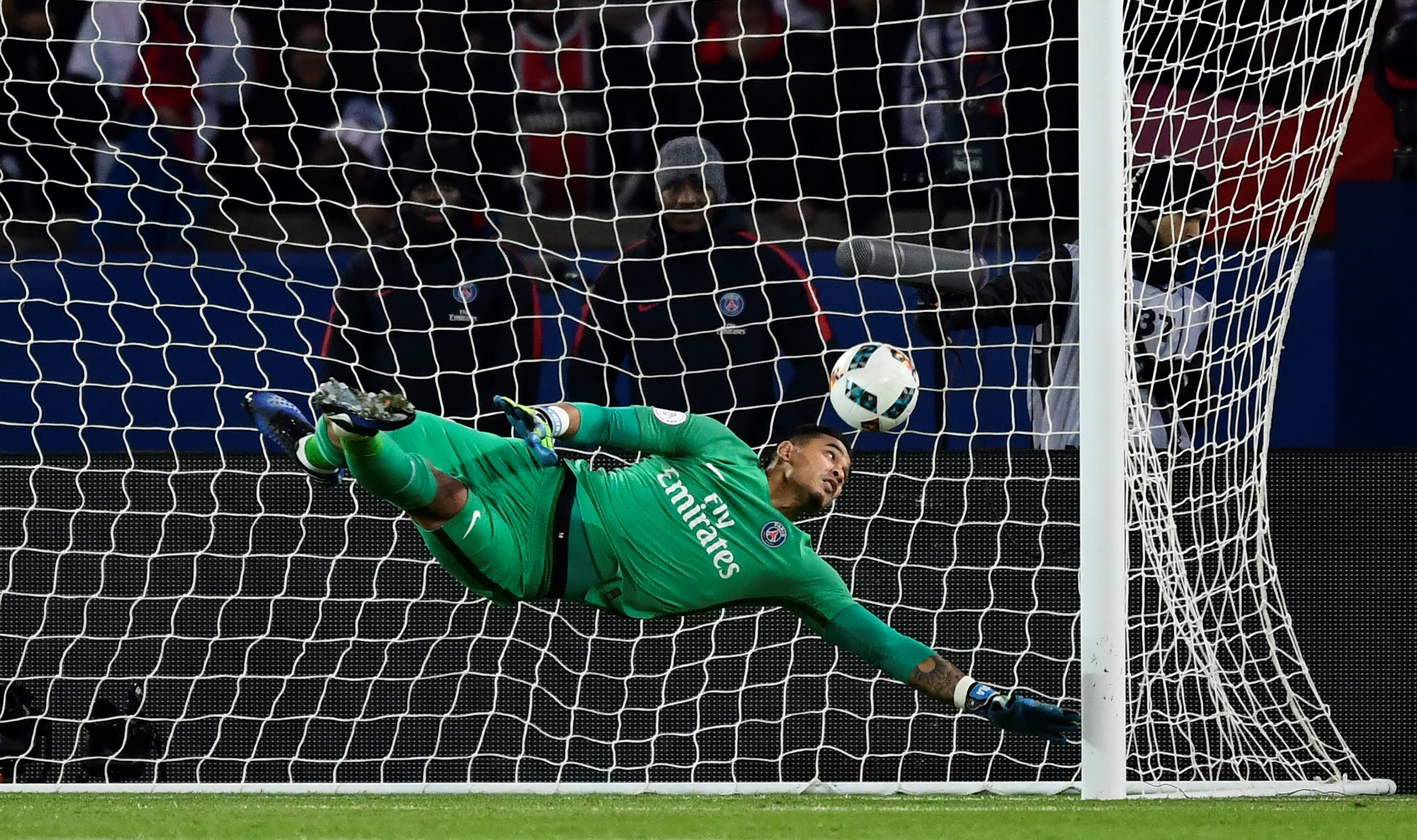 Paris Saint-Germain's French goalkeeper Alphonse Areola concedes a goal during the French L1 football match between Paris Saint-Germain and Nice at the Parc des Princes stadium in Paris on Deecmber 11, 2016.  / AFP / MIGUEL MEDINA        (Photo credit should read MIGUEL MEDINA/AFP/Getty Images)