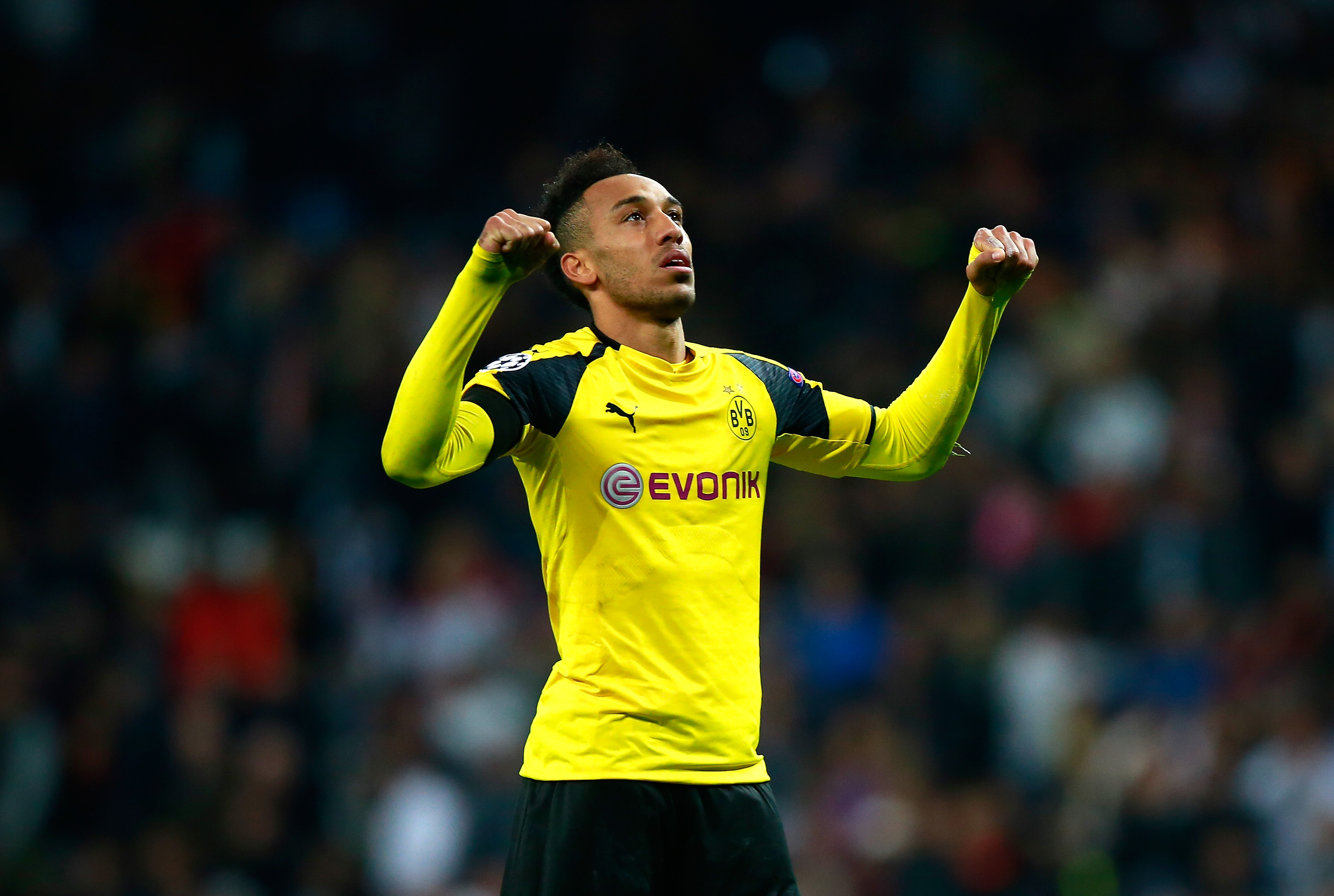 MADRID, SPAIN - DECEMBER 07: Pierre-Emerick Aubameyang of Borussia Dortmund celebrates after the final whistle during the UEFA Champions League Group F match between Real Madrid CF and Borussia Dortmund at the Bernabeu on December 7, 2016 in Madrid, Spain.  (Photo by Gonzalo Arroyo Moreno/Getty Images)