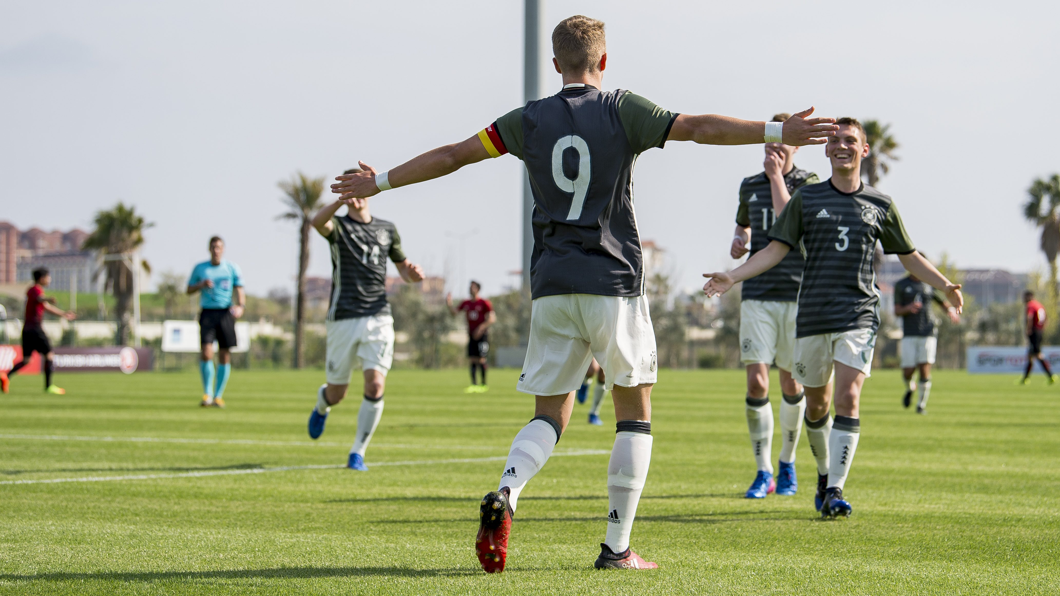 MANAVGAT, TURKEY - MARCH 28: Jann-Fiete Arp of Germany celebrates the first goal for his team with his teammates during the UEFA U17 elite round match between Germany and Turkey on March 28, 2017 in Manavgat, Turkey. (Photo by Alexander Scheuber/Bongarts/Getty Images)