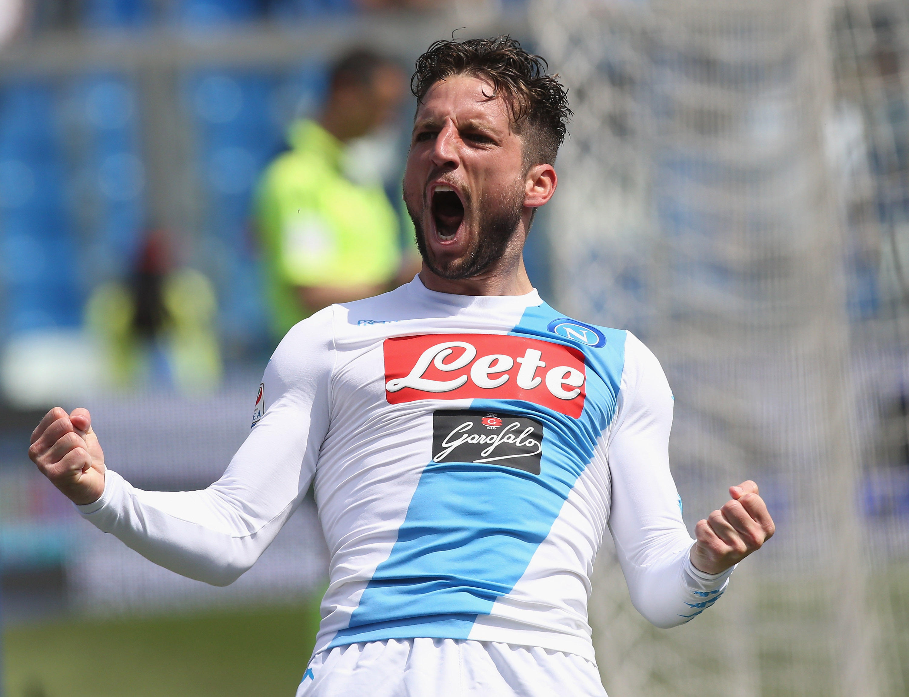 REGGIO NELL'EMILIA, ITALY - APRIL 23:  Dries Mertens of Napoli celebrates after scoring the opening goal during the Serie A match between US Sassuolo and SSC Napoli at Mapei Stadium - Citta' del Tricolore on April 23, 2017 in Reggio nell'Emilia, Italy.  (Photo by Maurizio Lagana/Getty Images)