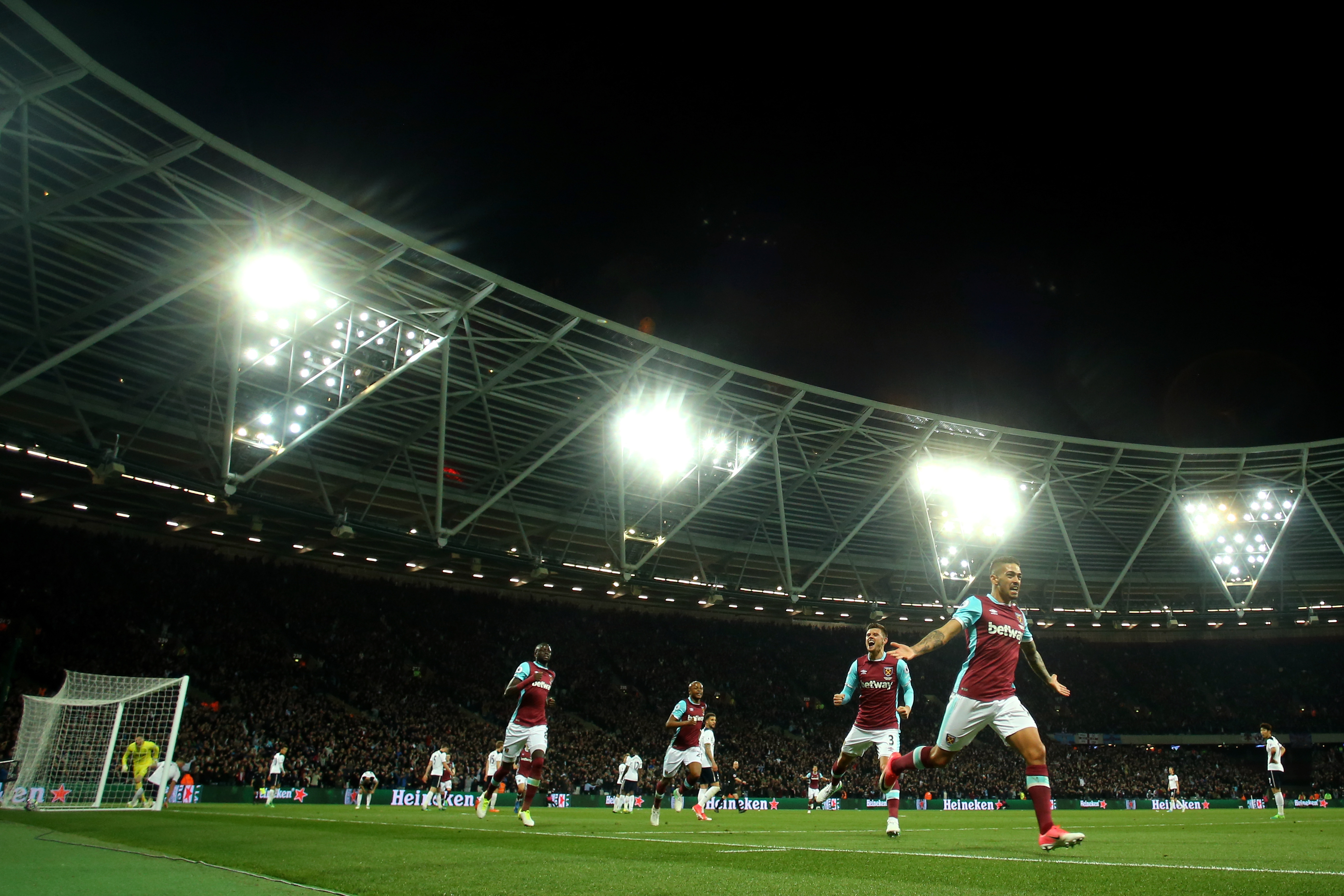 STRATFORD, ENGLAND - MAY 05:  Manuel Lanzini of West Ham United celebrates scoring the opening goal during the Premier League match between West Ham United and Tottenham Hotspur at the London Stadium on May 5, 2017 in Stratford, England.  (Photo by Richard Heathcote/Getty Images)