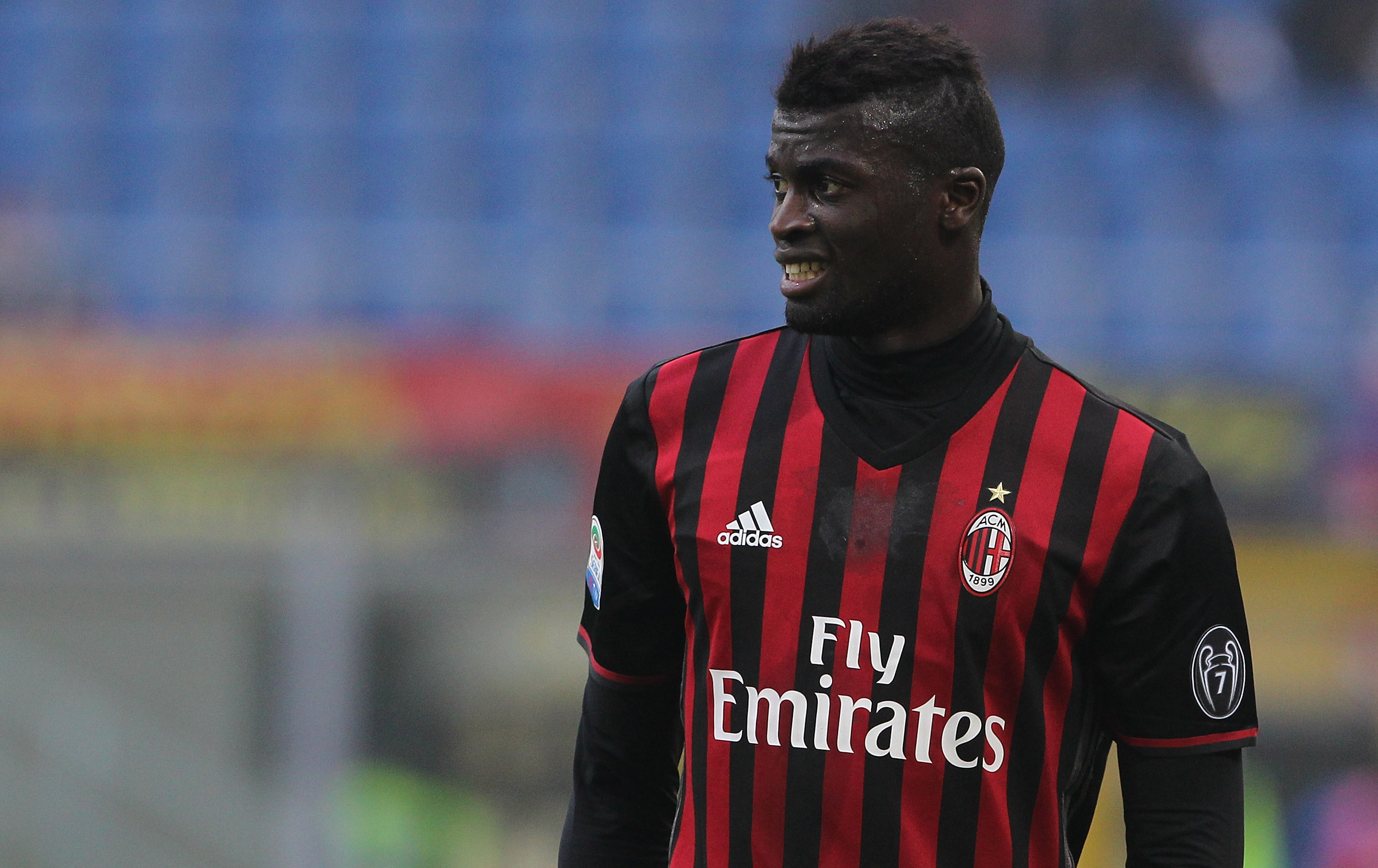 MILAN, ITALY - OCTOBER 30:  M Baye Niang of AC Milan looks on during the Serie A match between AC Milan and Pescara Calcio at Stadio Giuseppe Meazza on October 30, 2016 in Milan, Italy.  (Photo by Marco Luzzani/Getty Images)