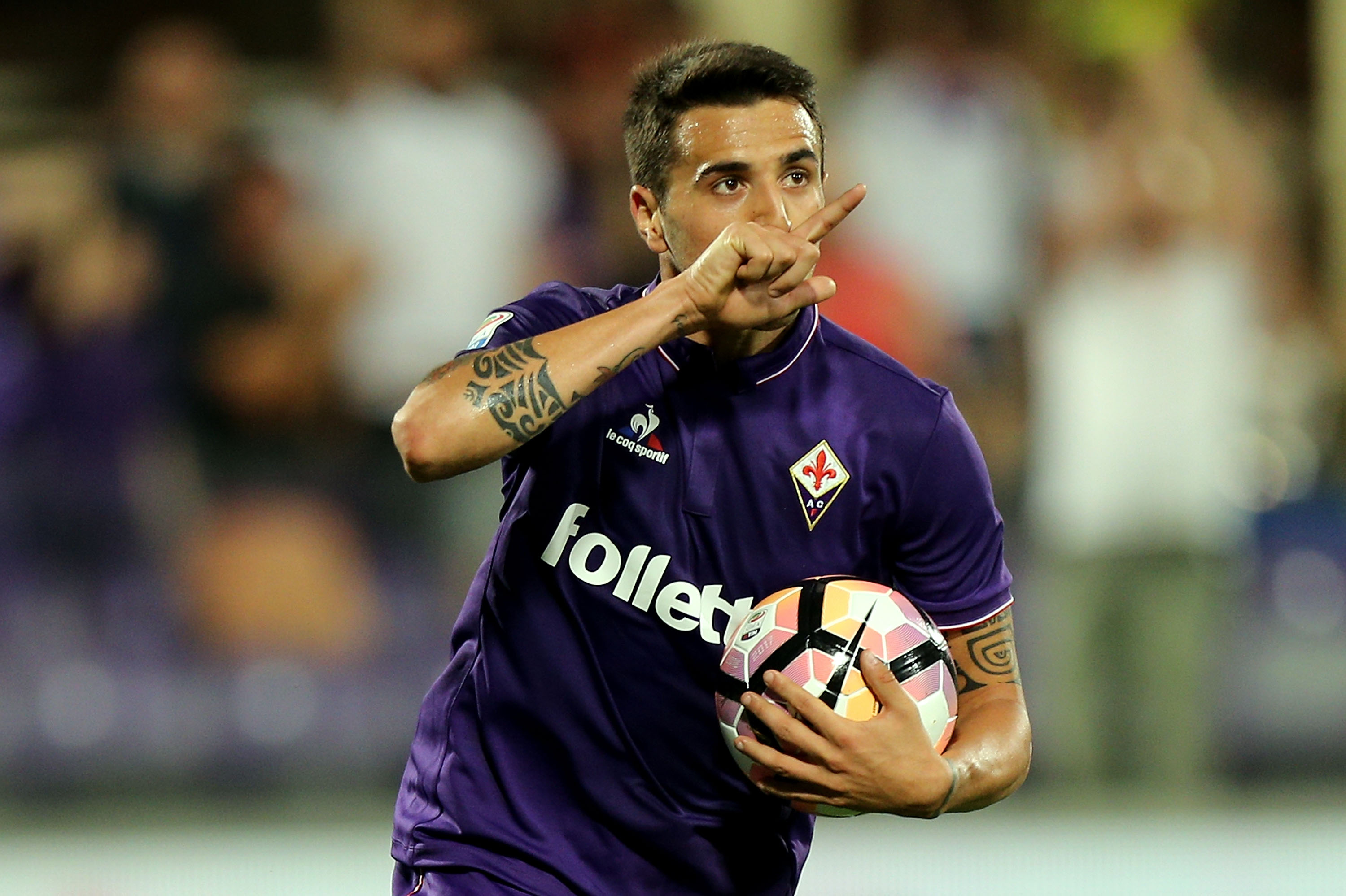 FLORENCE, ITALY - MAY 28: Matias Vecino of ACF Fiorentina celebrates after scoring a goal during the Serie A match between ACF Fiorentina and Pescara Calcio at Stadio Artemio Franchi on May 28, 2017 in Florence, Italy.  (Photo by Gabriele Maltinti/Getty Images)
