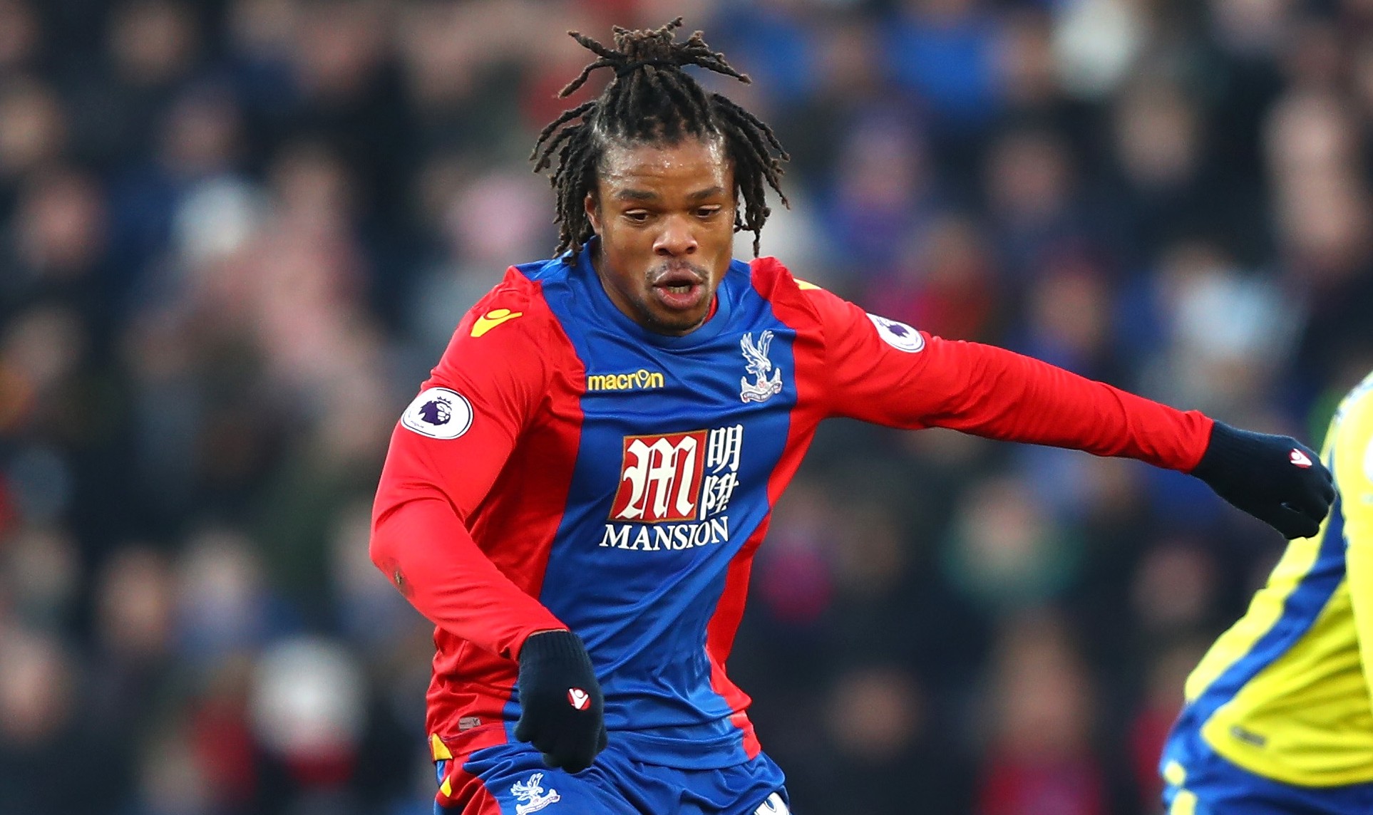 LONDON, ENGLAND - JANUARY 21: Loic Remy of Crystal Palace (L) on the ball during the Premier League match between Crystal Palace and Everton at Selhurst Park on January 21, 2017 in London, England.  (Photo by Clive Rose/Getty Images)