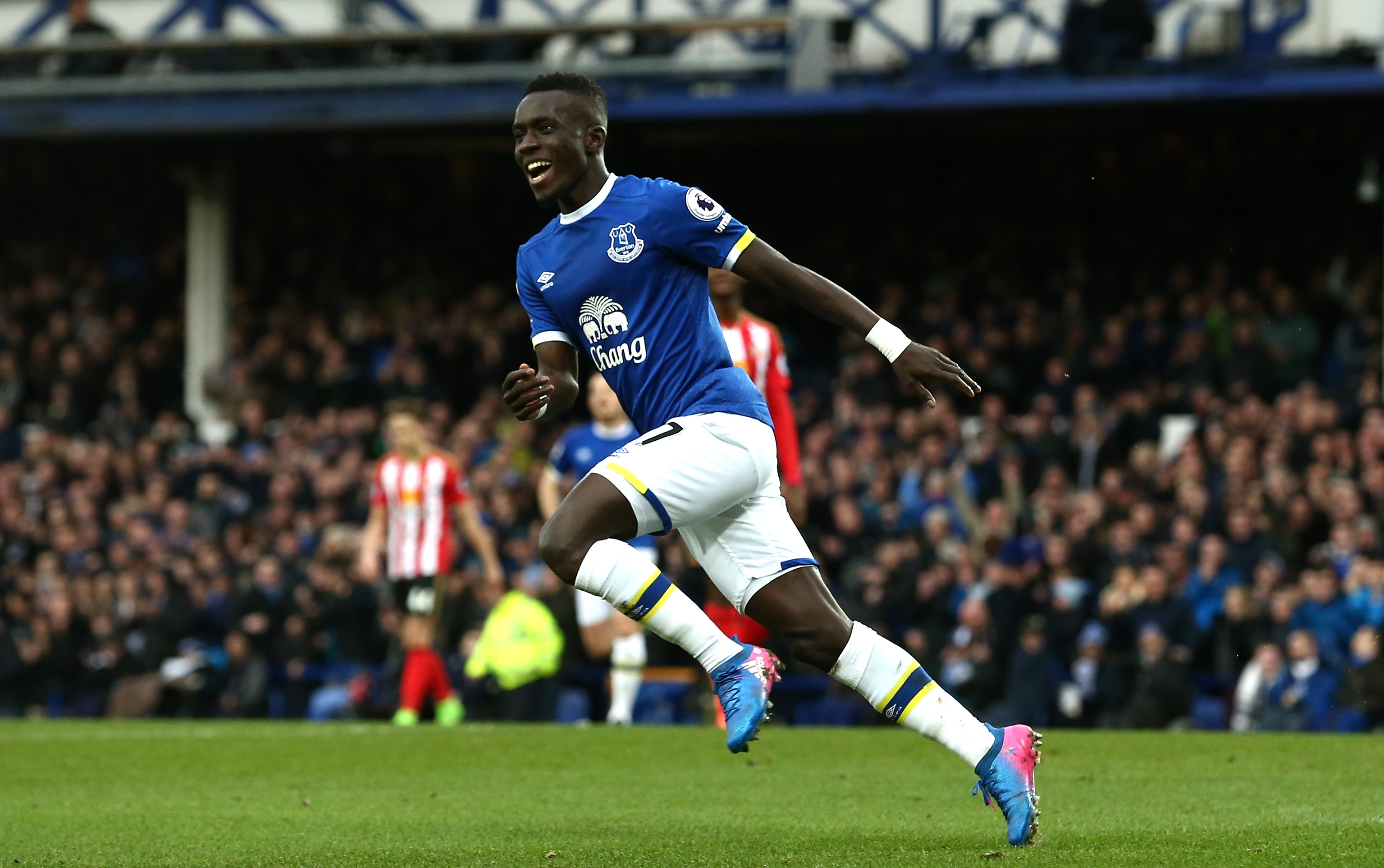 LIVERPOOL, ENGLAND - FEBRUARY 25: Idrissa Gueye of Everton celebrates scoring his sides first goal during the Premier League match between Everton and Sunderland at Goodison Park on February 25, 2017 in Liverpool, England.  (Photo by Jan Kruger/Getty Images)