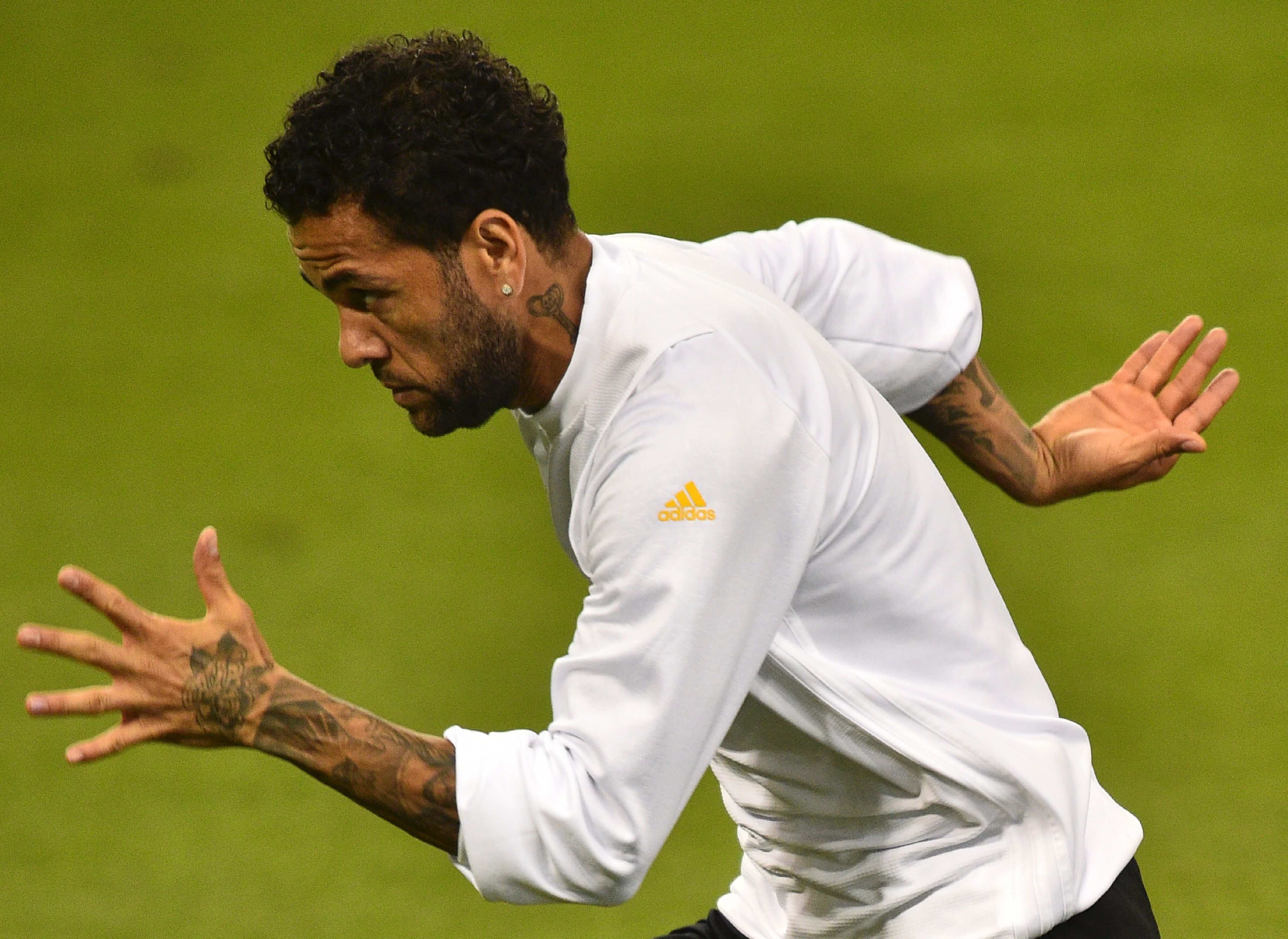 Juventus' Brazilian defender Dani Alves attends a training session at The Principality Stadium in Cardiff, on June 2, 2017, on the eve of the UEFA Champions League final football match between Juventus and Real Madrid. / AFP PHOTO / Glyn KIRK        (Photo credit should read GLYN KIRK/AFP/Getty Images)