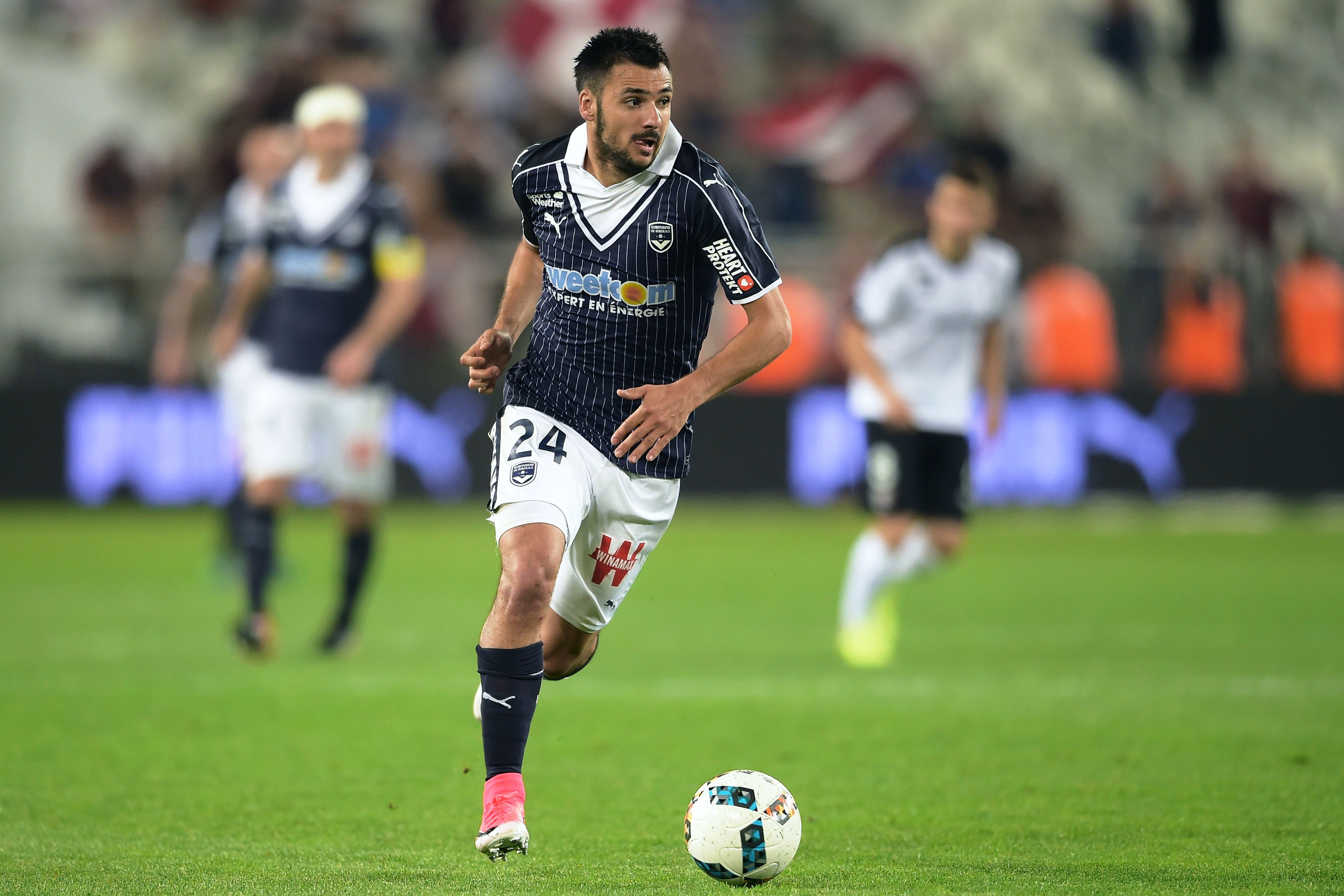 Bordeaux's French forward Gaetan Laborde runs with the ball  during the French L1 football match between Bordeaux (FCGB) and Metz (FCM) on April 8, 2017, at the Matmut Atlantique Stadium in Bordeaux, southwestern France. / AFP PHOTO / NICOLAS TUCAT        (Photo credit should read NICOLAS TUCAT/AFP/Getty Images)