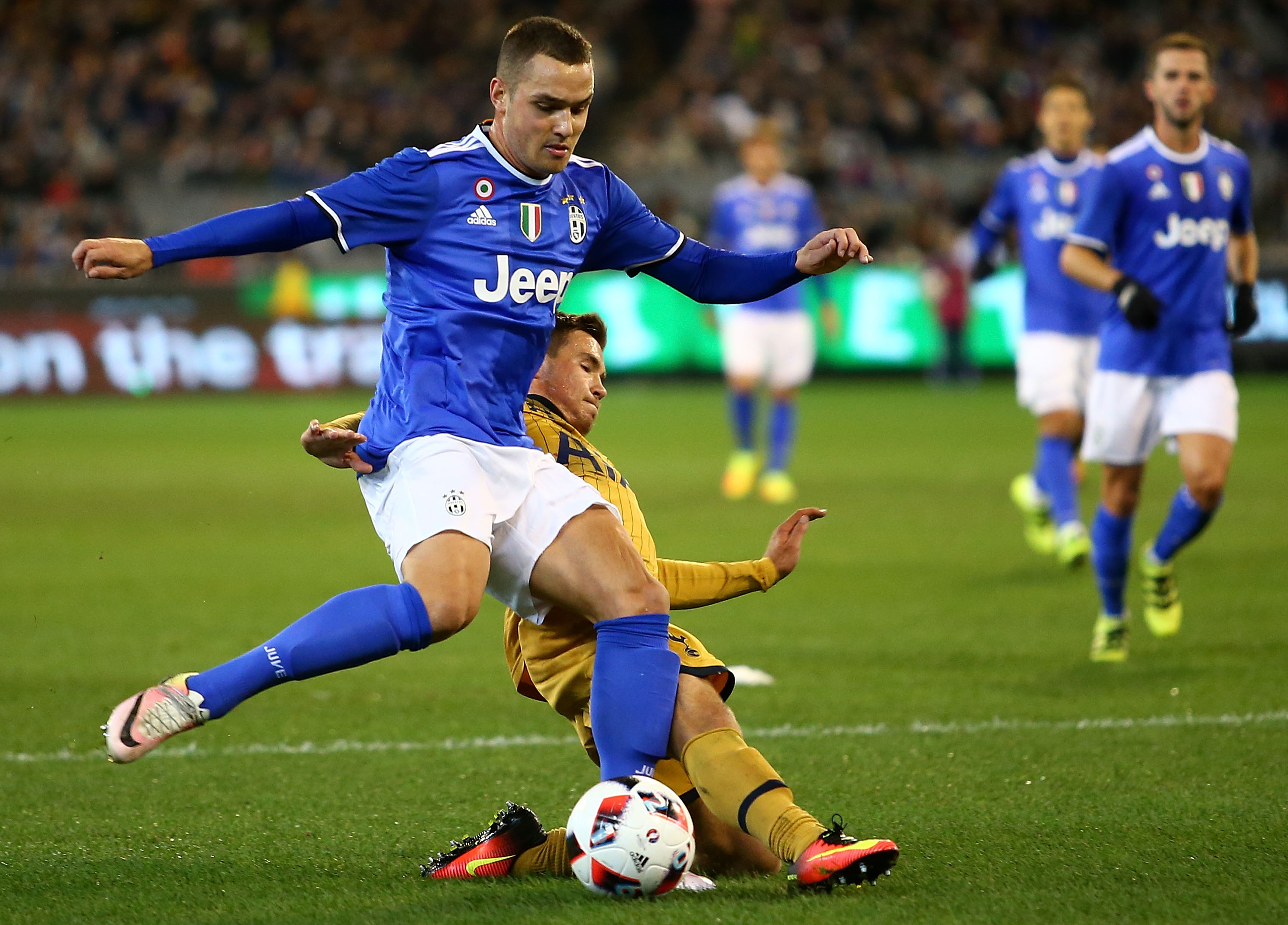 MELBOURNE, AUSTRALIA - JULY 26:  Pol Mikel Lirola Losok of Juventus (R) and Will Miller of Tottenham compete for the ball during the 2016 International Champions Cup match between Juventus FC and Tottenham Hotspur at Melbourne Cricket Ground on July 26, 2016 in Melbourne, Australia.  (Photo by Jack Thomas/Getty Images)