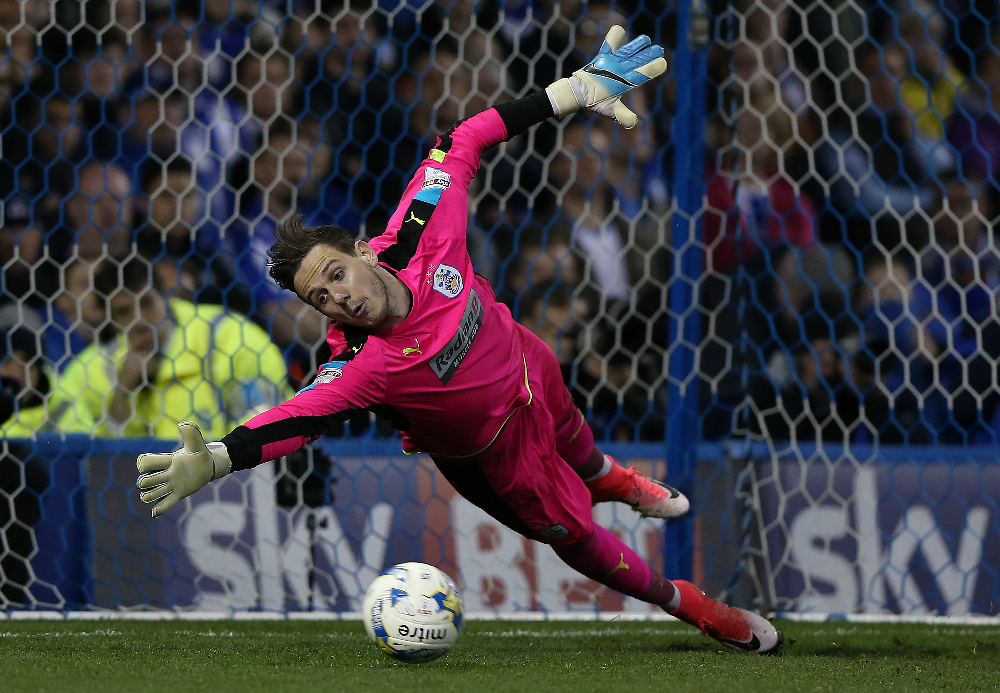 SHEFFIELD, ENGLAND - MAY 17: Danny Ward of Huddersfield Town in action during the penalty shootout during the Sky Bet Championship play off semi final, second leg match between Sheffield Wednesday and Huddersfield Town at Hillsborough Stadium on May 17, 2017 in Sheffield, England.  (Photo by Nigel Roddis/Getty Images)