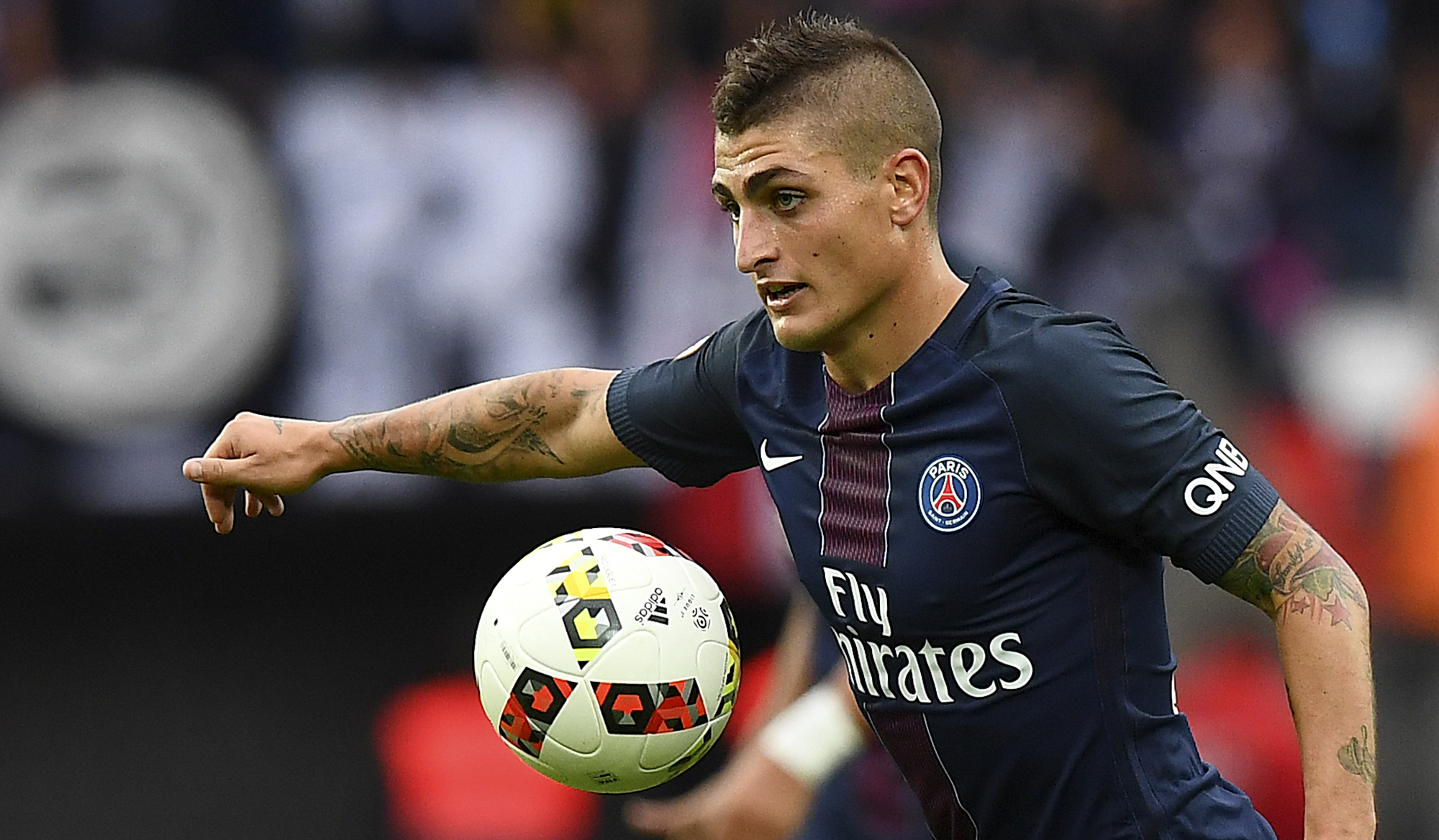 Paris Saint-Germain's Italian midfielder Marco Verratti controls the ball during the French L1 football match between Paris Saint-Germain and Bordeaux at the Parc des Princes stadium in Paris on October 1, 2016.  / AFP / FRANCK FIFE        (Photo credit should read FRANCK FIFE/AFP/Getty Images)