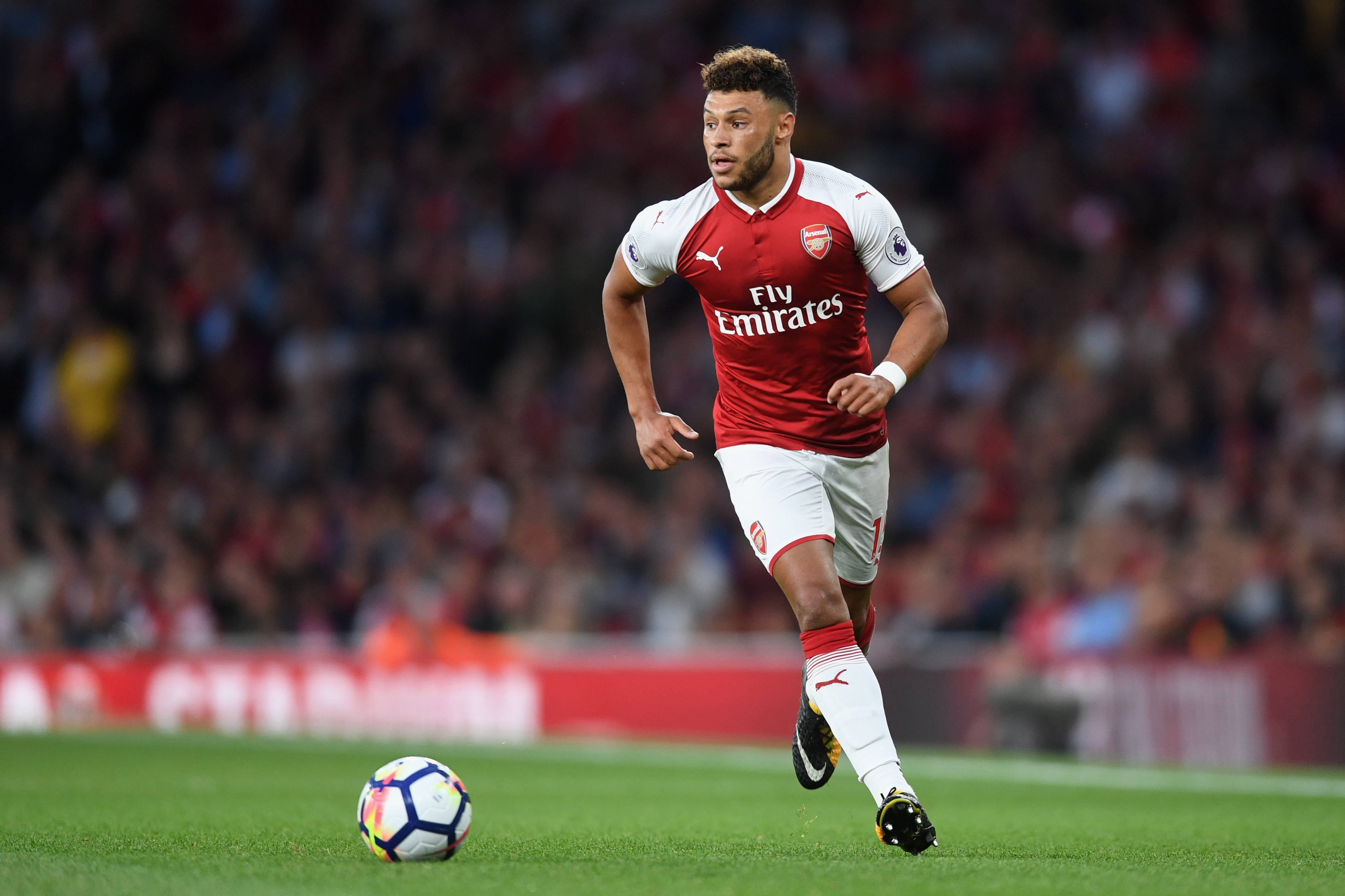 LONDON, ENGLAND - AUGUST 11:  Alex Oxlade-Chamberlain of Arsenal in action during the Premier League match between Arsenal and Leicester City at Emirates Stadium on August 11, 2017 in London, England.  (Photo by Michael Regan/Getty Images)