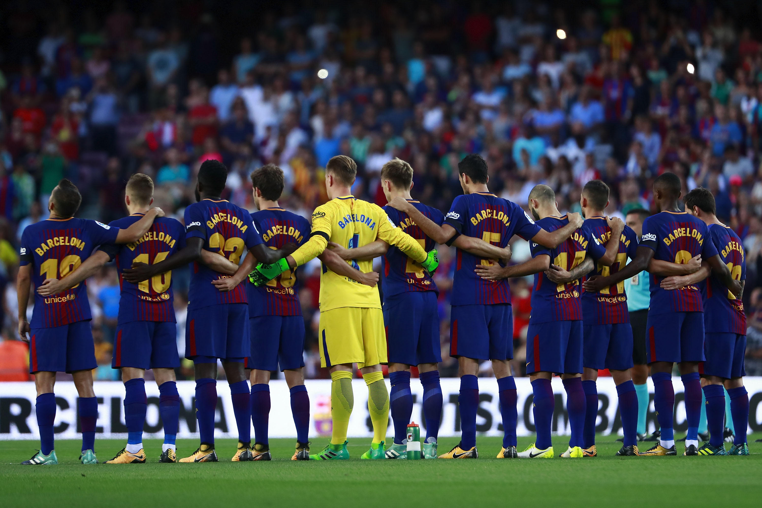 BARCELONA, SPAIN - AUGUST 20: FC Barcelona players line up to observe a minute's silence in memory of victims of the terrorist attack in Barcelona this week prior to start the La Liga match between FC Barcelona and Real Betis Balompie at Camp Nou stadium on August 20, 2017 in Barcelona, Spain. (Photo by Gonzalo Arroyo Moreno/Getty Images)