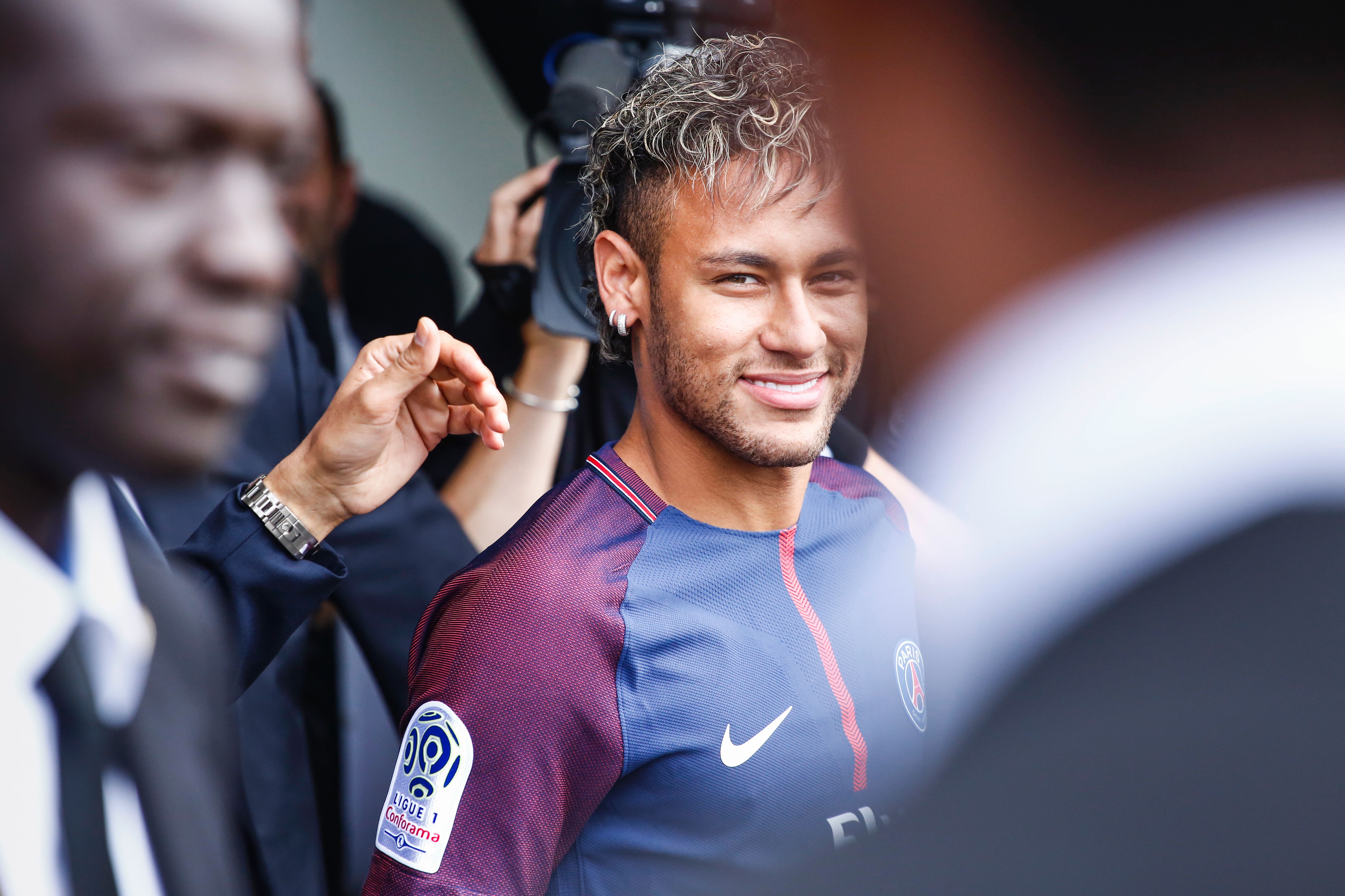 Brazilian superstar Neymar arrives to greet supporters during his official presentation at the Parc des Princes stadium on August 4, 2017 in Paris after agreeing a five-year contract following his world record 222 million euro ($260 million) transfer from Barcelona to Paris Saint Germain's (PSG).
Paris Saint-Germain have signed Brazilian forward Neymar from Barcelona for a world-record transfer fee of 222 million euros (around $264 million), more than doubling the previous record. Neymar said he came to Paris Saint-Germain for a "bigger challenge" in his first public comments since arriving in the French capital. / AFP PHOTO / Benjamin CREMEL        (Photo credit should read BENJAMIN CREMEL/AFP/Getty Images)