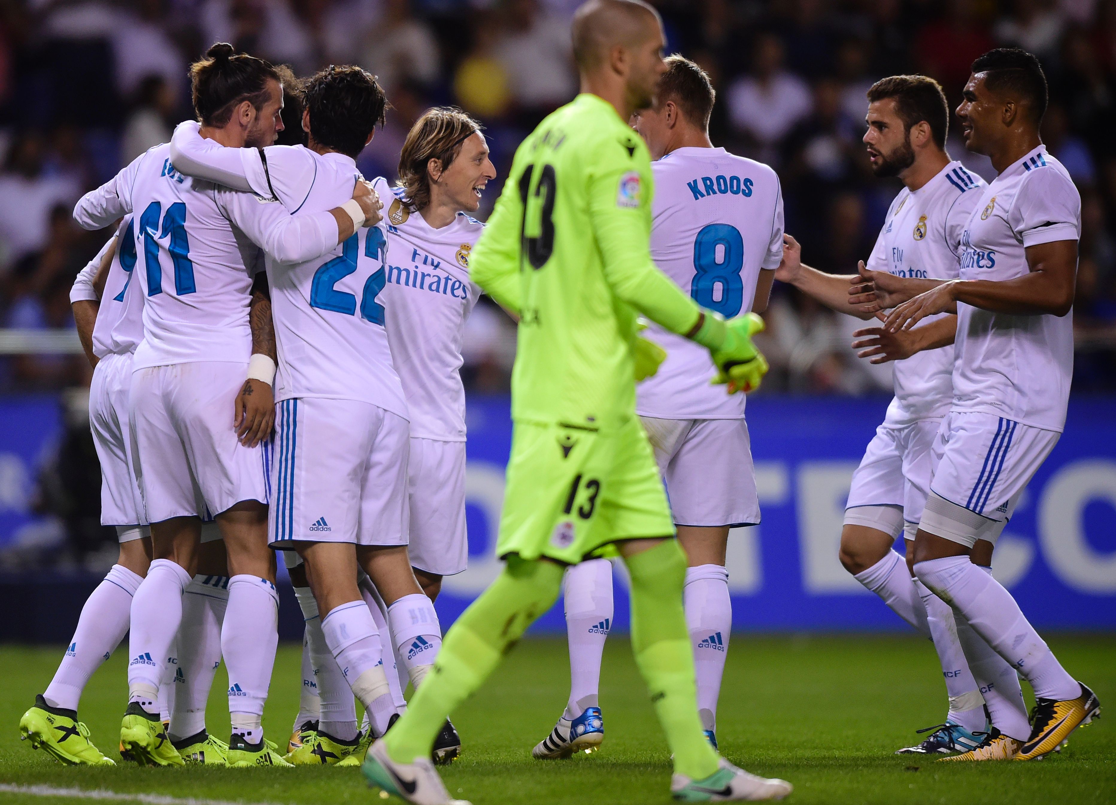 Real Madrid's Welsh forward Gareth Bale (L) celebrates with teammates after scoring during the Spanish league footbal match RC Deportivo de la Coruna vs Real Madrid CF at the Municipal de Riazor stadium in La Coruna on August 20, 2017.
Real Madrid won 3-0. / AFP PHOTO / MIGUEL RIOPA        (Photo credit should read MIGUEL RIOPA/AFP/Getty Images)