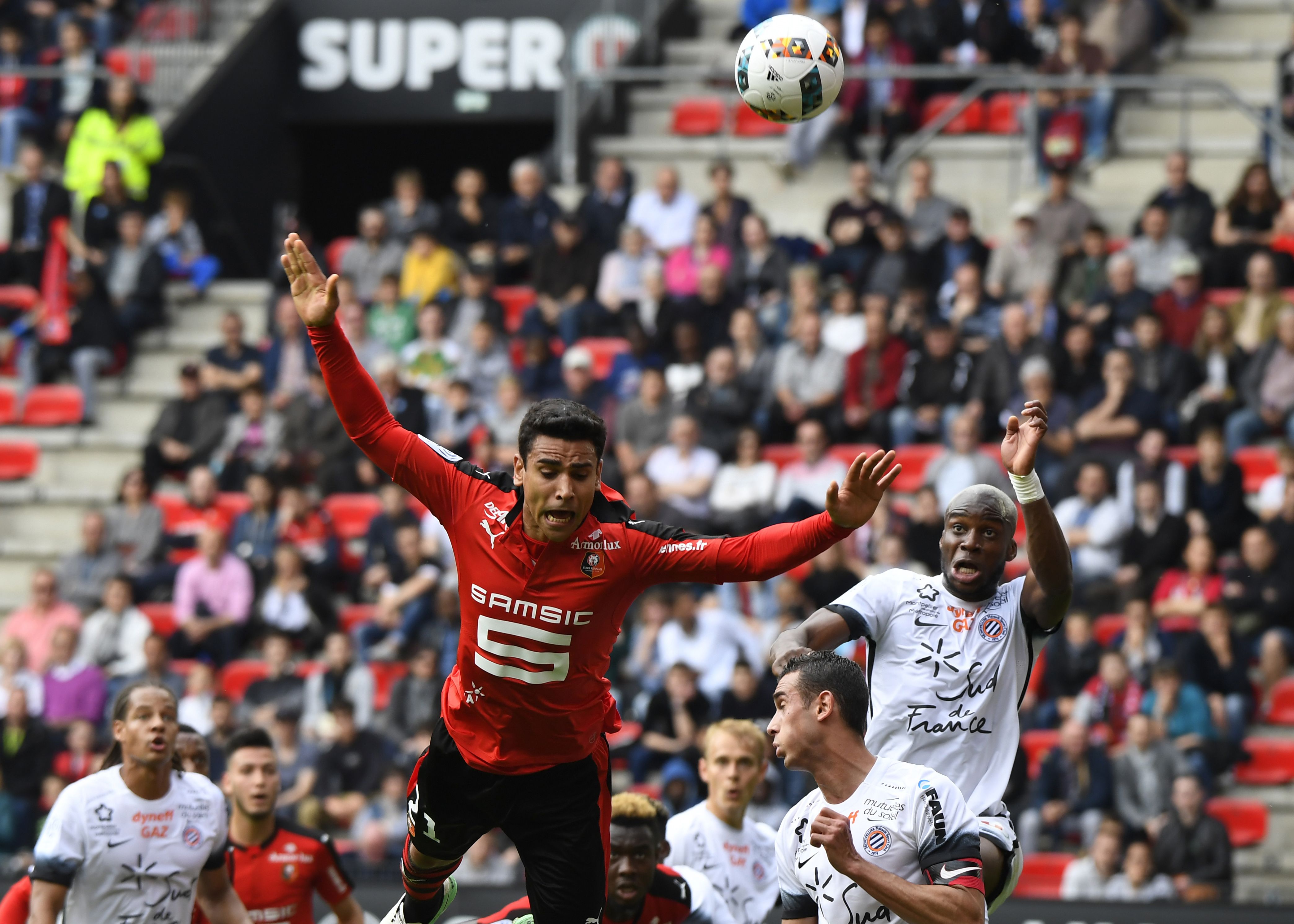 French midfielder Benjamin Andre (C) jumps for the ball during the French L1 football match Rennes versus Montpellier on May 7, 2017 at the Roazhon park stadium in Rennes, western France. / AFP PHOTO / DAMIEN MEYER        (Photo credit should read DAMIEN MEYER/AFP/Getty Images)