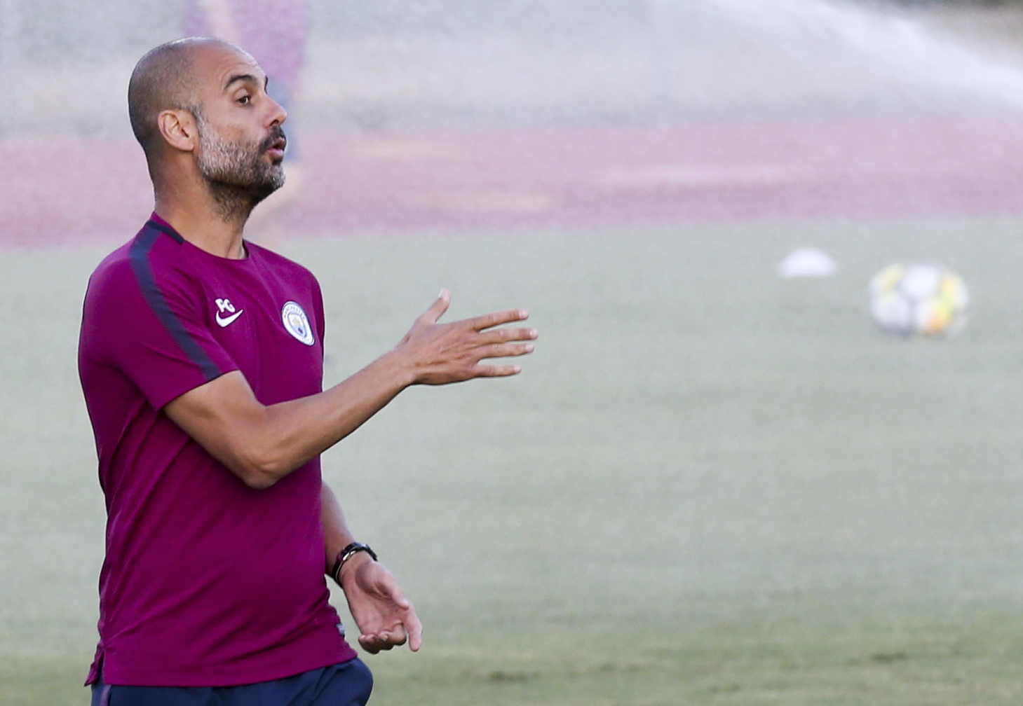 Manchester City head coach Pep Guardiola speaks to players during in a training session at the StubHub Center on July 25, 2017 in Carson, California.  / AFP PHOTO / RINGO CHIU        (Photo credit should read RINGO CHIU/AFP/Getty Images)