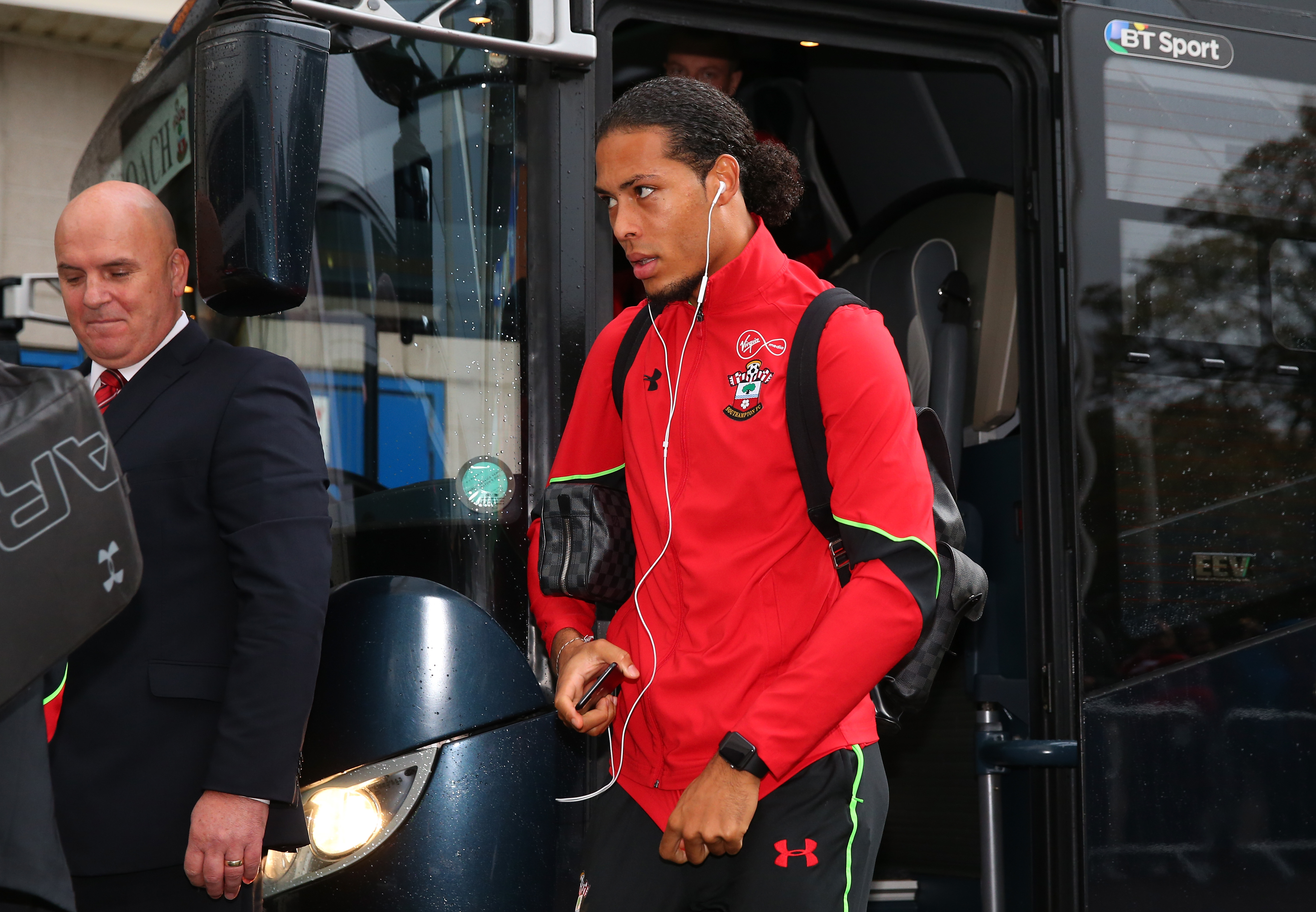 HULL, ENGLAND - NOVEMBER 06:  Virgil van Dijk of Southampton arrives prior to the Premier League match between Hull City and Southampton at KC Stadium on November 6, 2016 in Hull, England.  (Photo by Alex Livesey/Getty Images)