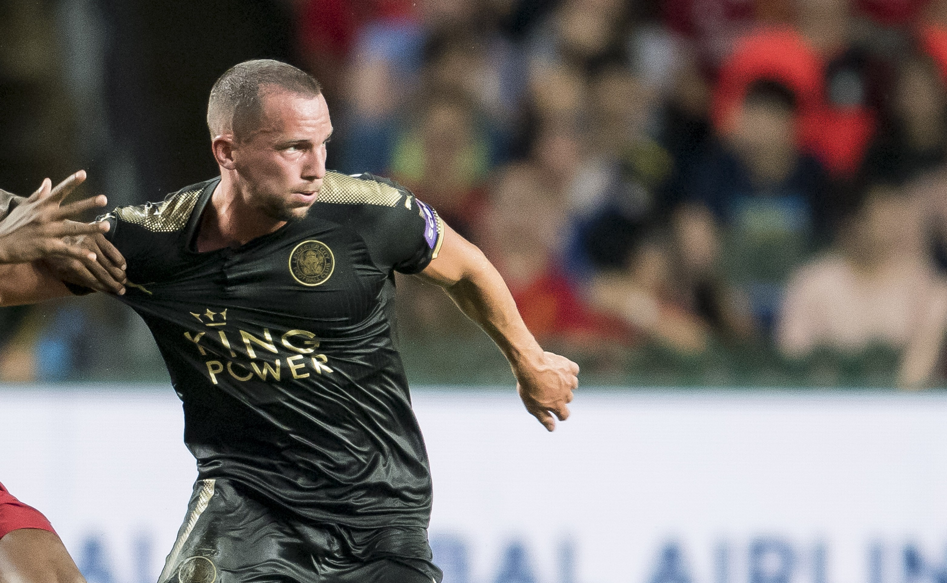 HONG KONG, HONG KONG - JULY 22: Leicester City FC midfielder Daniel Drinkwater (R) battles for the ball with Liverpool FC midfielder Georginio Wijnaldum (L) during the Premier League Asia Trophy match between Liverpool FC and Leicester City FC at Hong Kong Stadium on July 22, 2017 in Hong Kong, Hong Kong. (Photo by Victor Fraile/Getty Images )