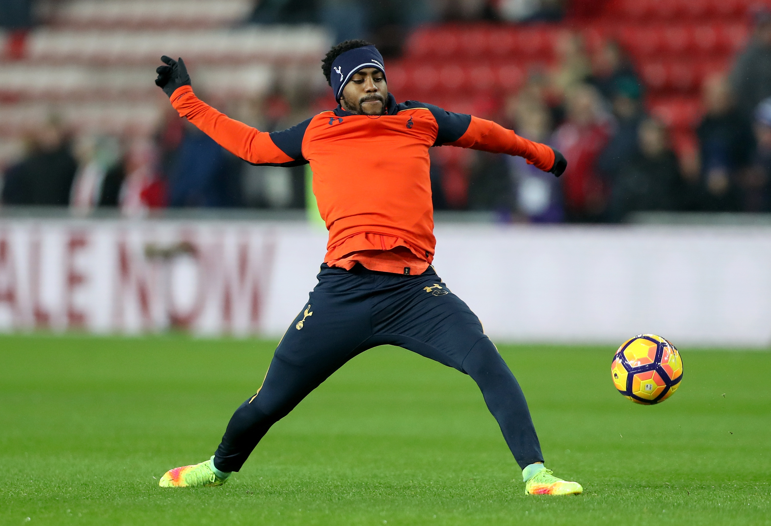 SUNDERLAND, ENGLAND - JANUARY 31:  Danny Rose of Tottenham Hotspur warms up prior to the Premier League match between Sunderland and Tottenham Hotspur at Stadium of Light on January 31, 2017 in Sunderland, England.  (Photo by Ian MacNicol/Getty Images)