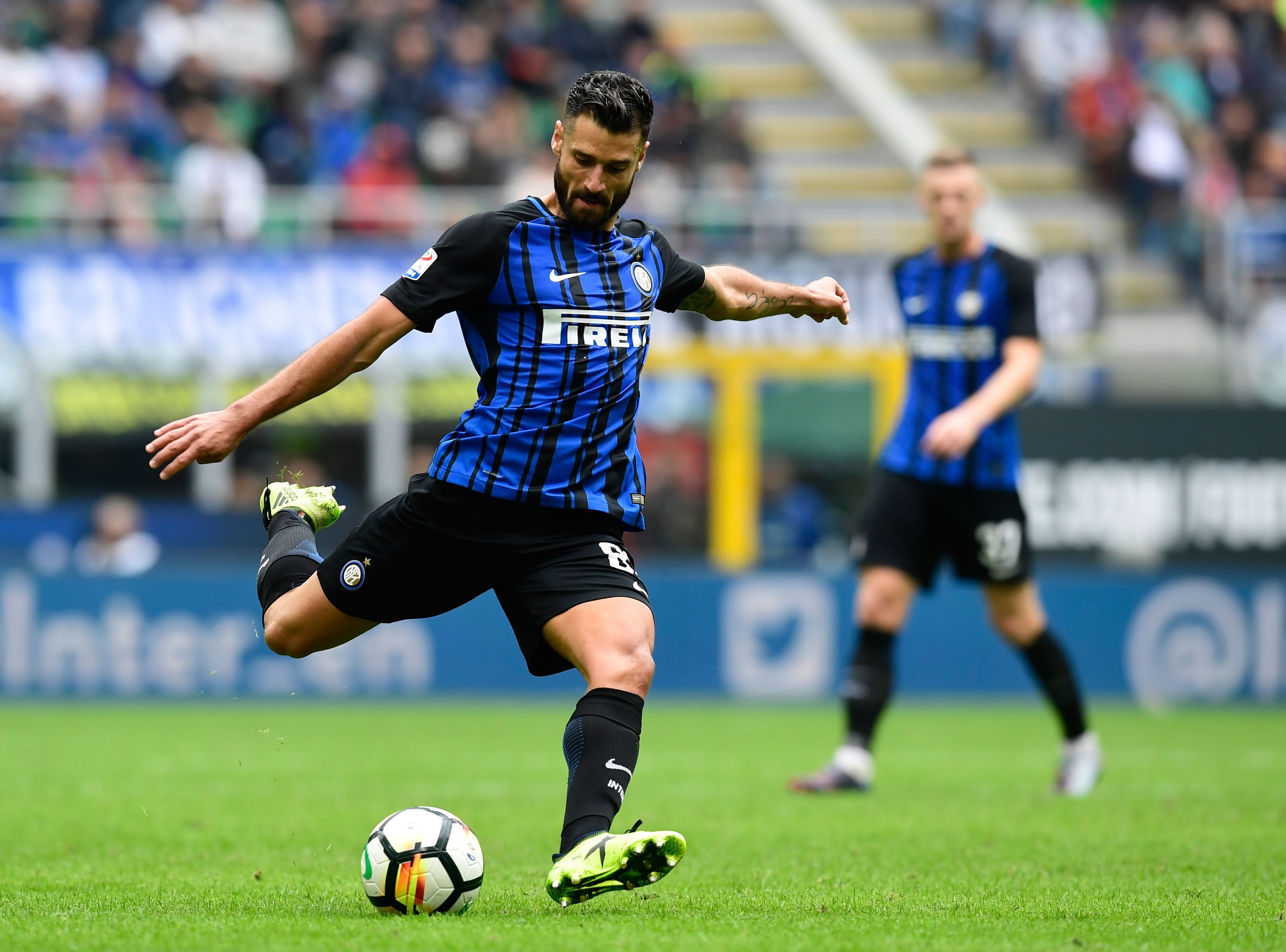 Inter Milan's Italian midfielder Antonio Candreva kicks the ball during the Italian Serie A football match between Inter Milan and Spal at San Siro Stadium in Milan on September 10, 2017. / AFP PHOTO / MIGUEL MEDINA        (Photo credit should read MIGUEL MEDINA/AFP/Getty Images)