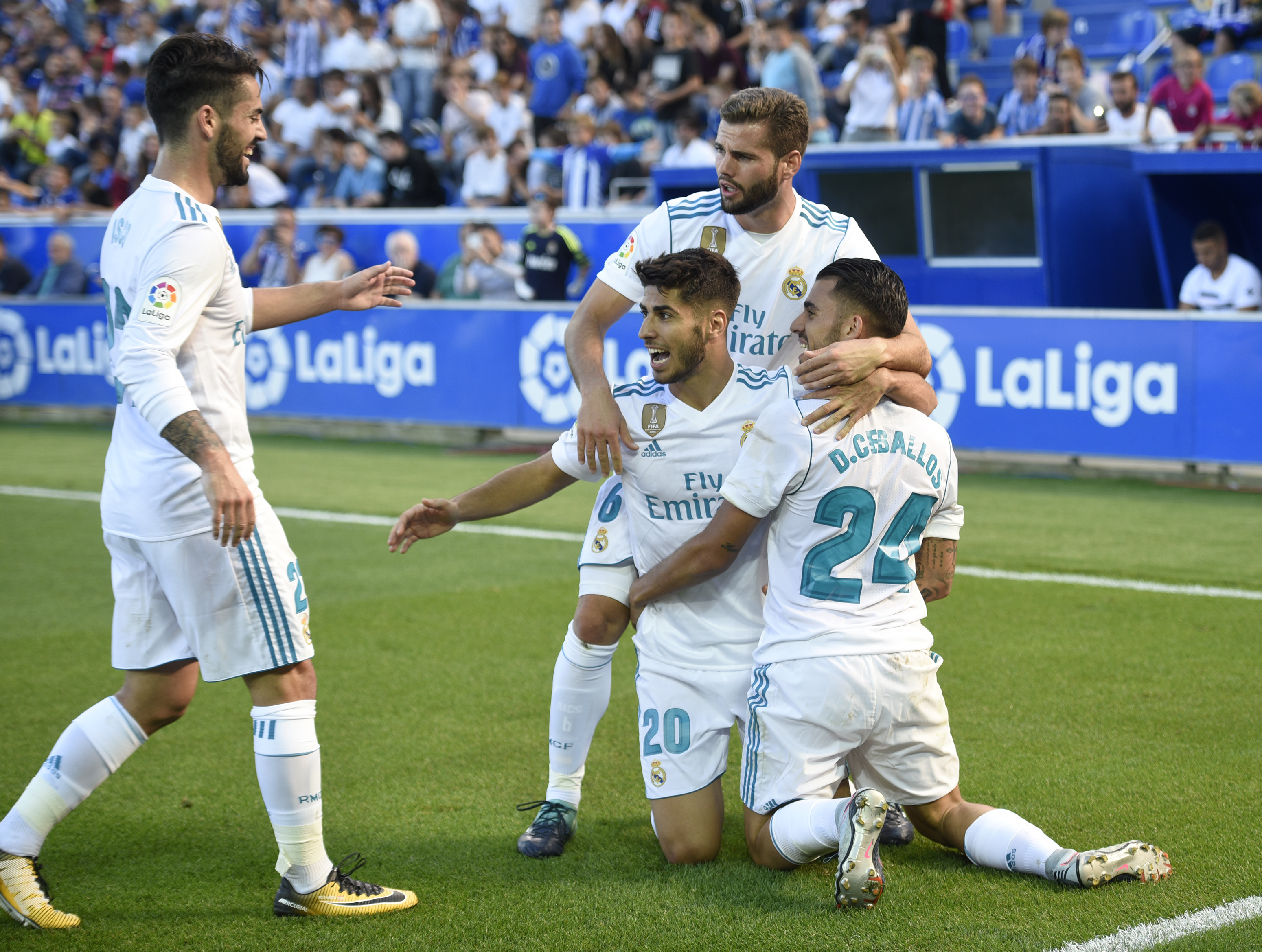 Real Madrid's midfielder from Spain Daniel Ceballos (R) celebrates a goal with teammates during the Spanish league football match Deportivo Alaves vs Real Madrid CF at the Mendizorroza stadium in Vitoria on September 23, 2017. / AFP PHOTO / ANDER GILLENEA        (Photo credit should read ANDER GILLENEA/AFP/Getty Images)