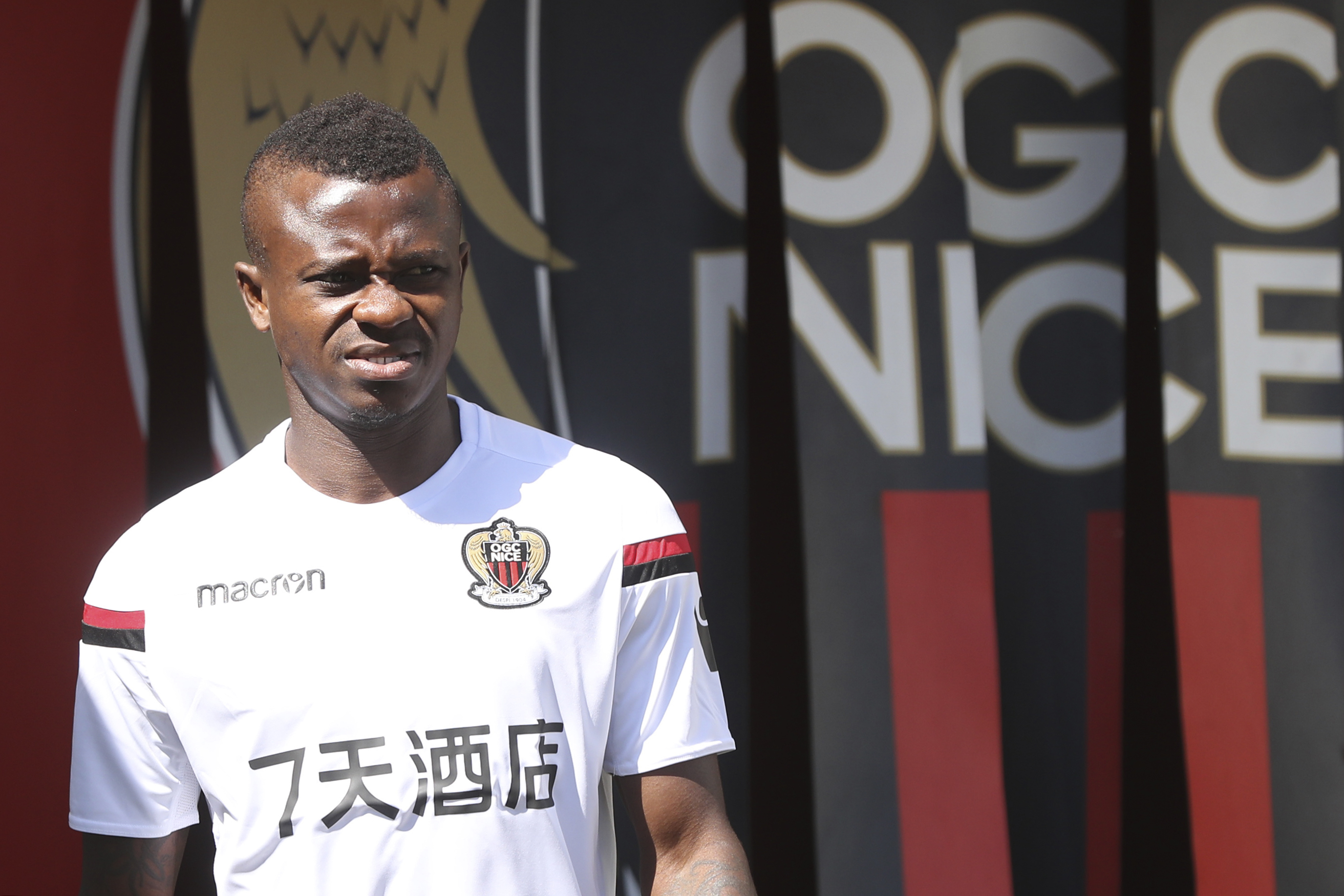 Nice's Ivorian midfielder Jean Michael Seri arrives to attend a training session on the eve of the UEFA Champions League football match between Nice and Naples on August 21, 2017 at the Allianz Riviera stadium in Nice, southeastern France. / AFP PHOTO / VALERY HACHE        (Photo credit should read VALERY HACHE/AFP/Getty Images)