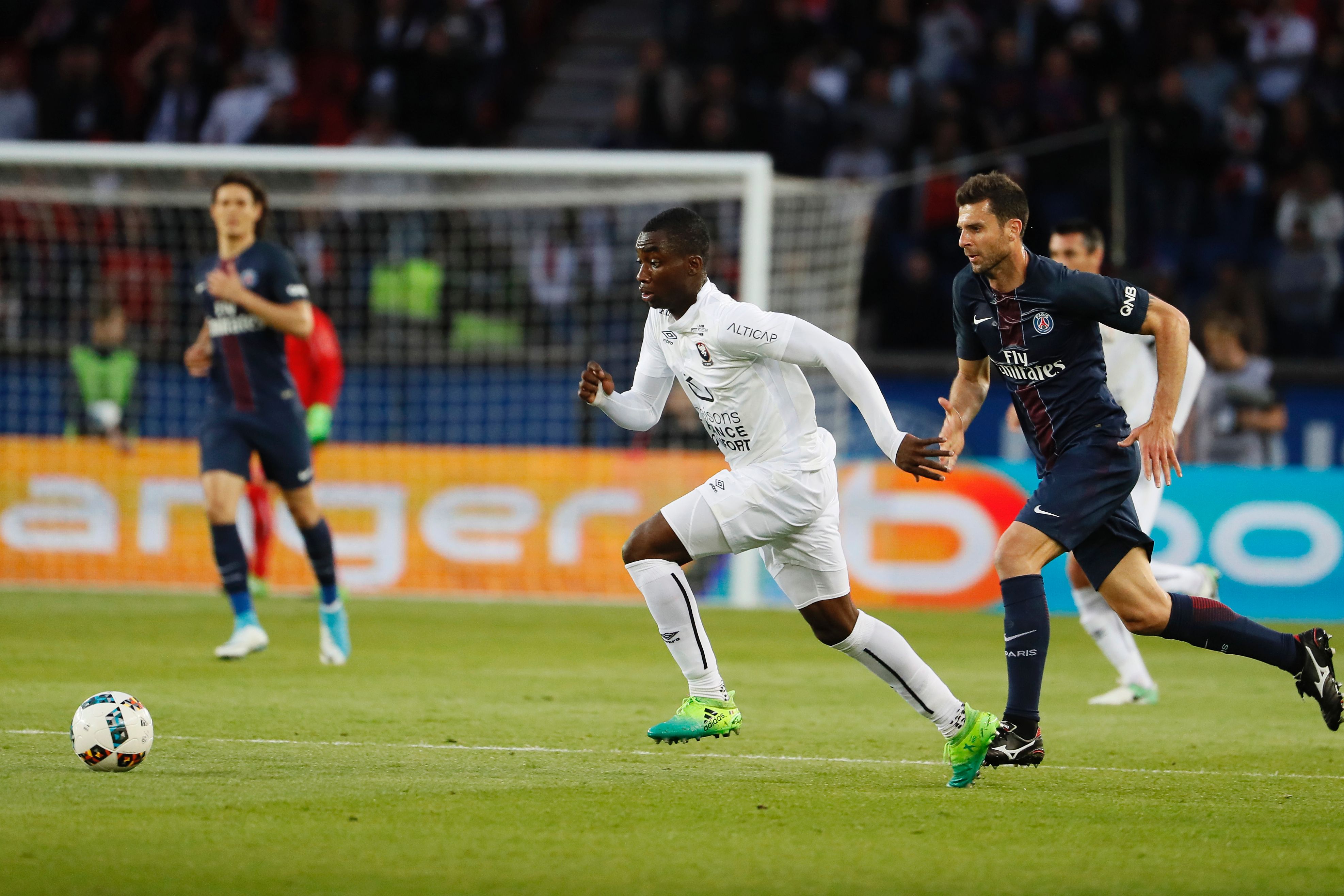 Caen's French forward Yann Karamoh (L) controls the ball during the French L1 football match between Paris Saint-Germain (PSG) and SM Caen on May 20, 2017 at the Parc des Princes stadium, in Paris. / AFP PHOTO / THOMAS SAMSON        (Photo credit should read THOMAS SAMSON/AFP/Getty Images)