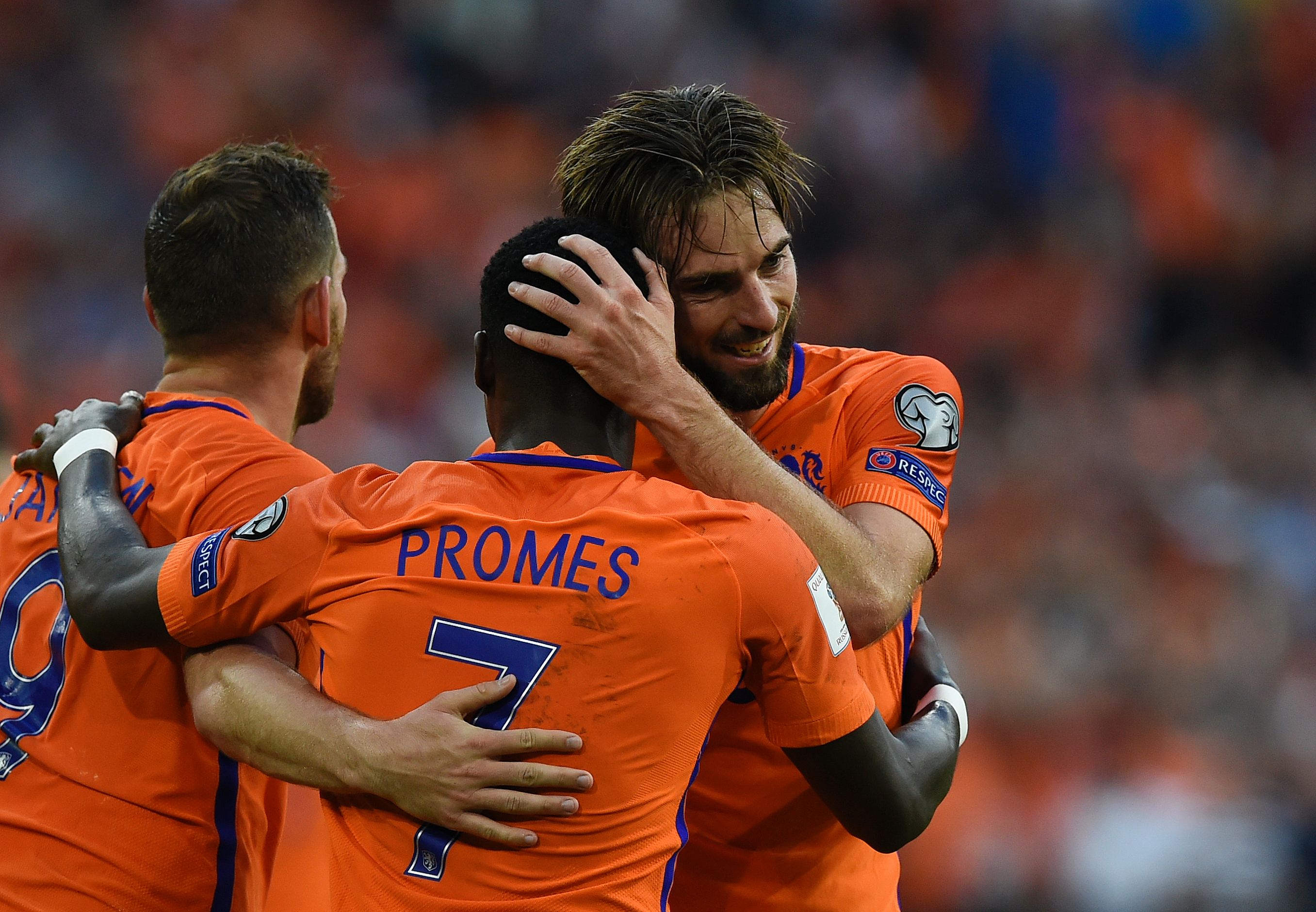 Netherlands midfielder Davy Propper (R) celebrates with teammates after scoring during the FIFA World Cup 2018 qualification football match between Netherlands and Bulgaria in Amsterdam on September 3 , 2017.  / AFP PHOTO / JOHN THYS        (Photo credit should read JOHN THYS/AFP/Getty Images)
